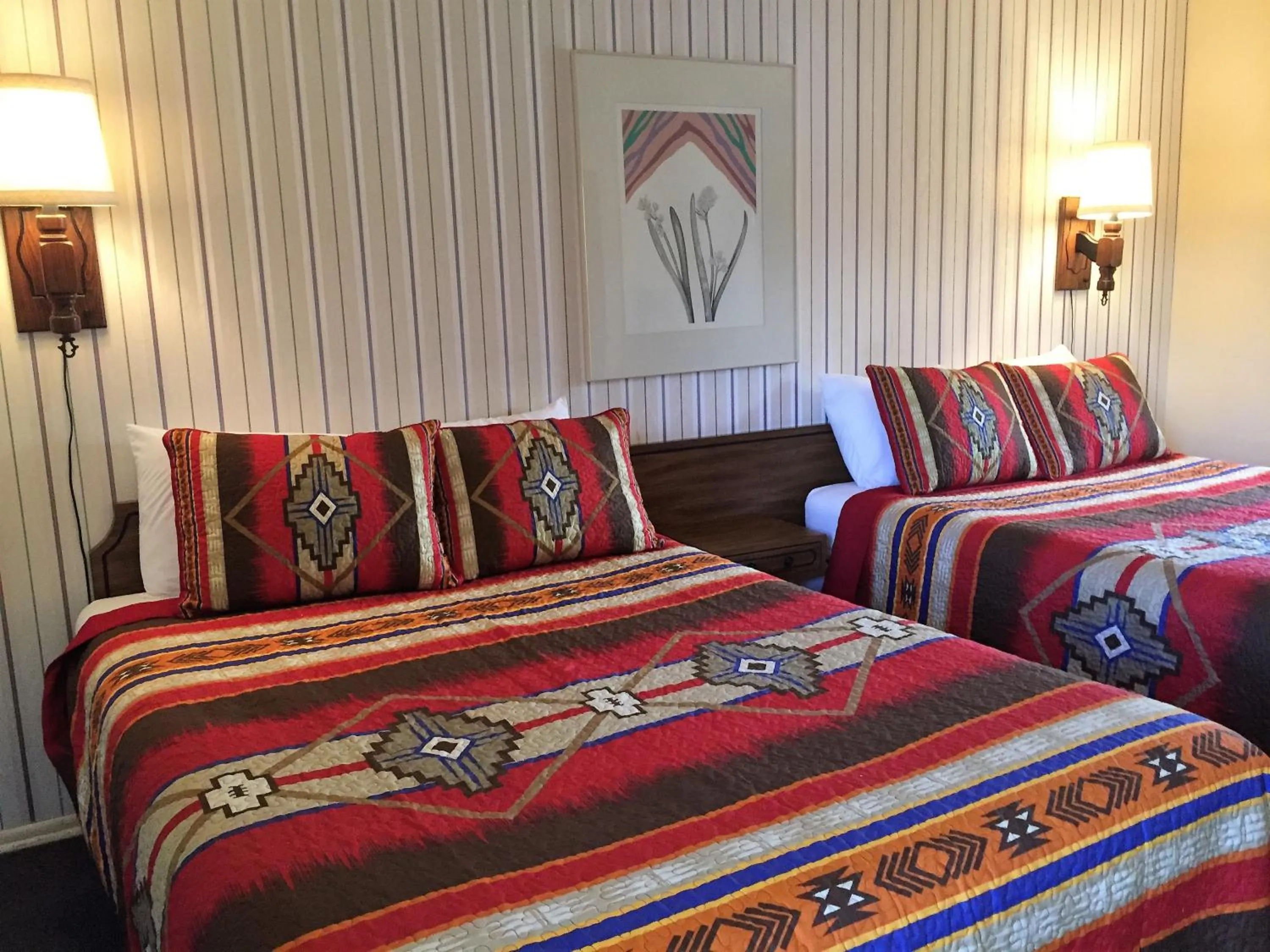 Photo of the whole room, Bed in Sharon Motel