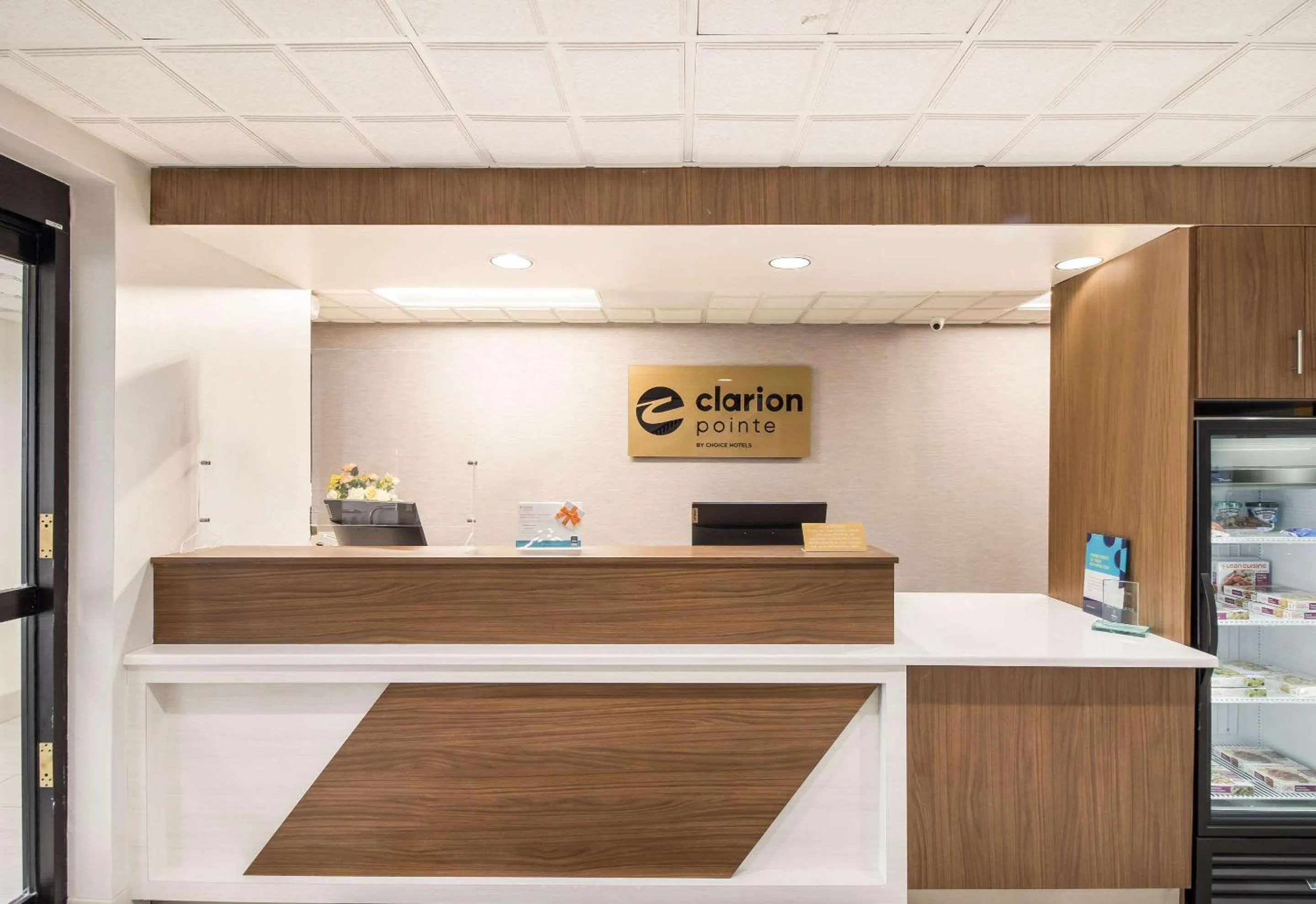 Lobby or reception in Clarion Pointe New Bern