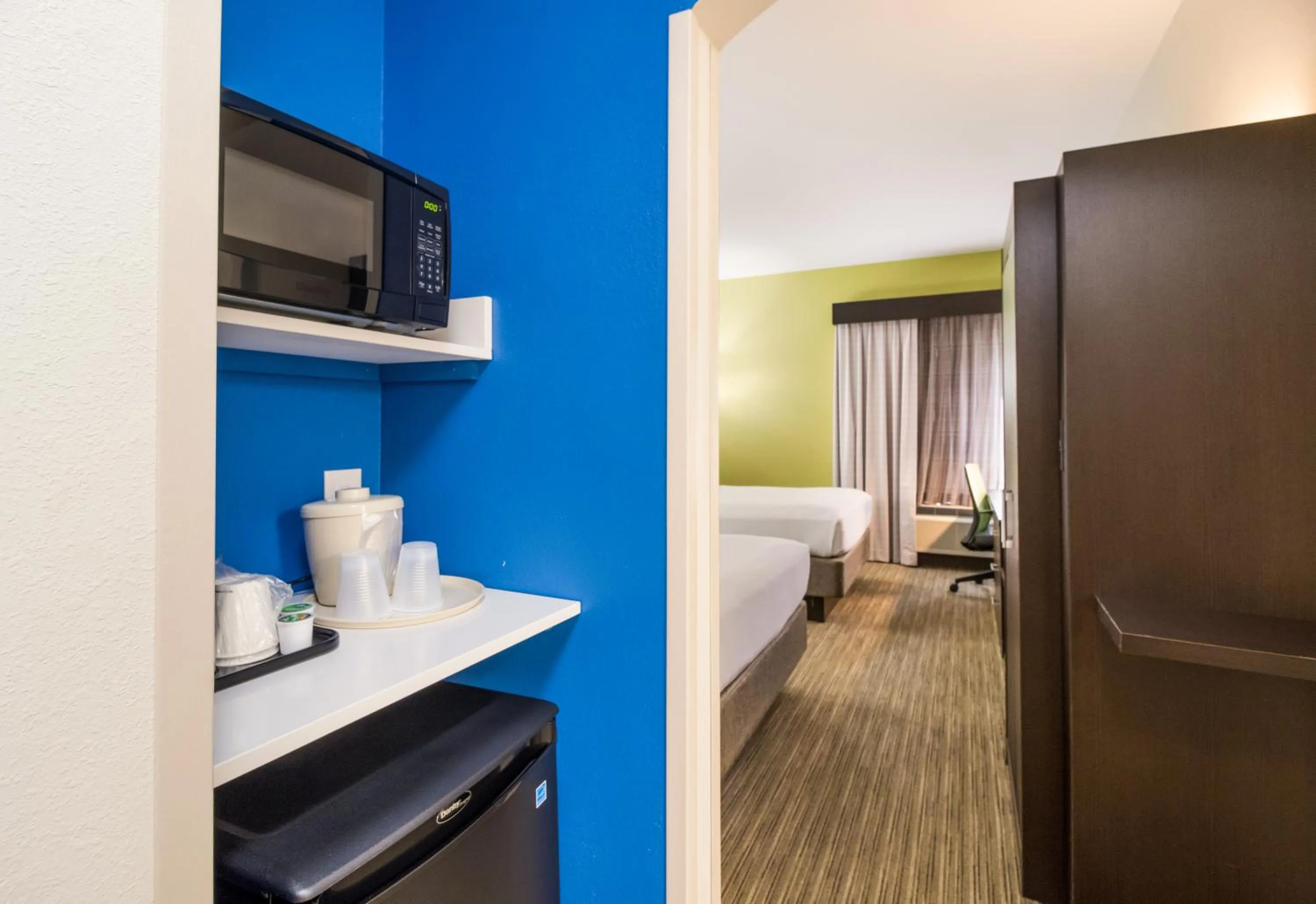 Coffee/tea facilities in Clarion Pointe New Bern