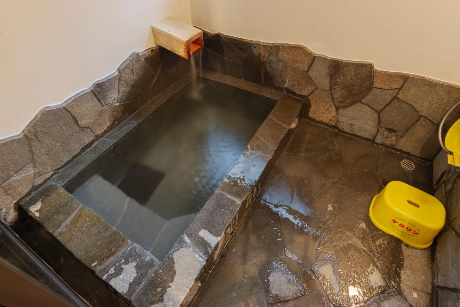 Hot Spring Bath in Kusatsu Onsen Eidaya