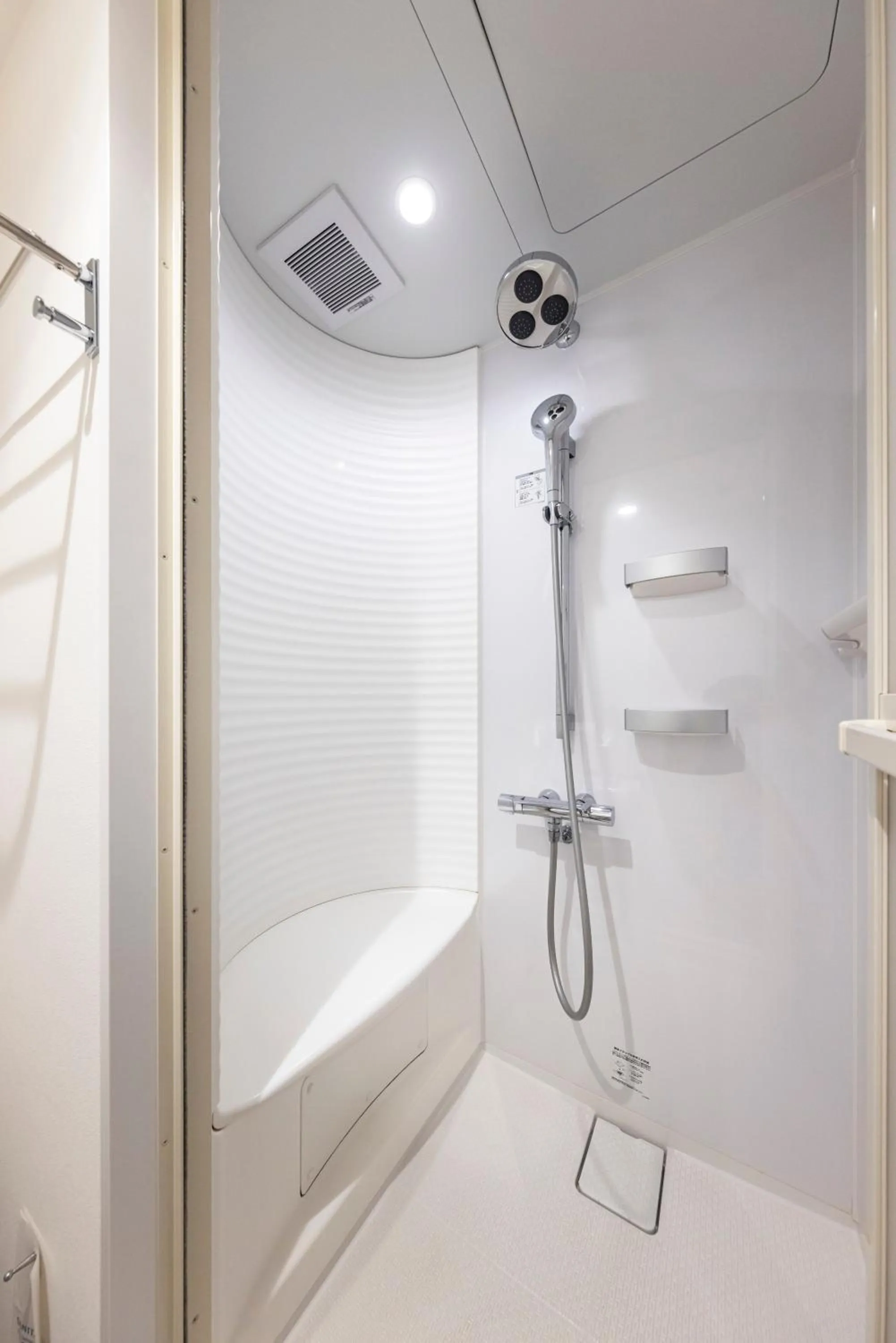 Shower in WeBase KAMAKURA