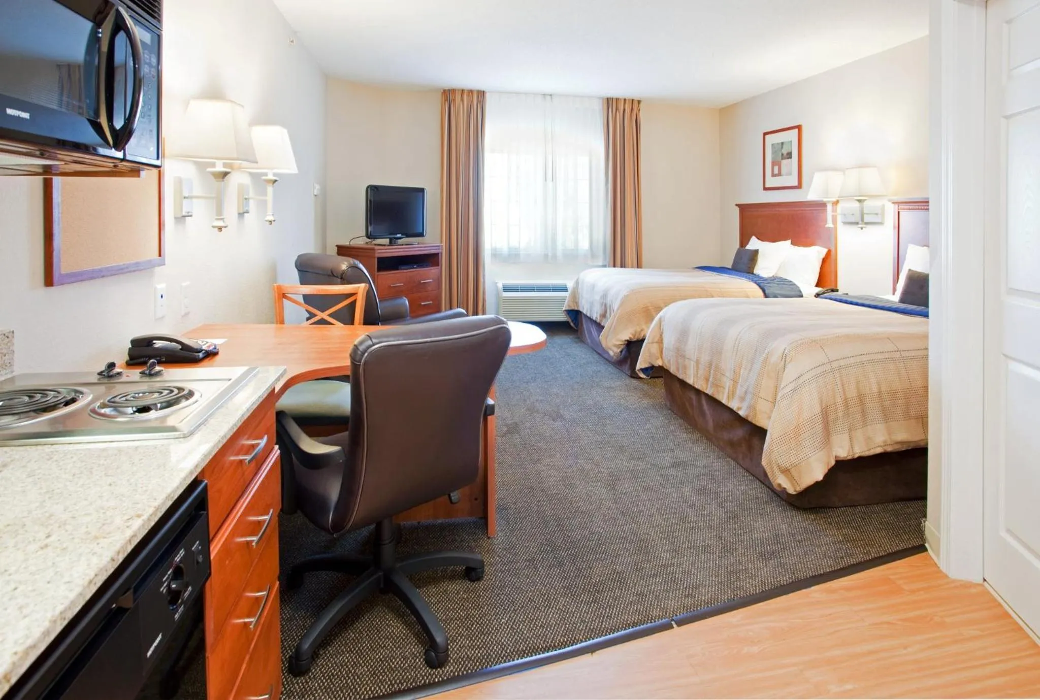 Photo of the whole room, Bed in Candlewood Suites New Bern by IHG
