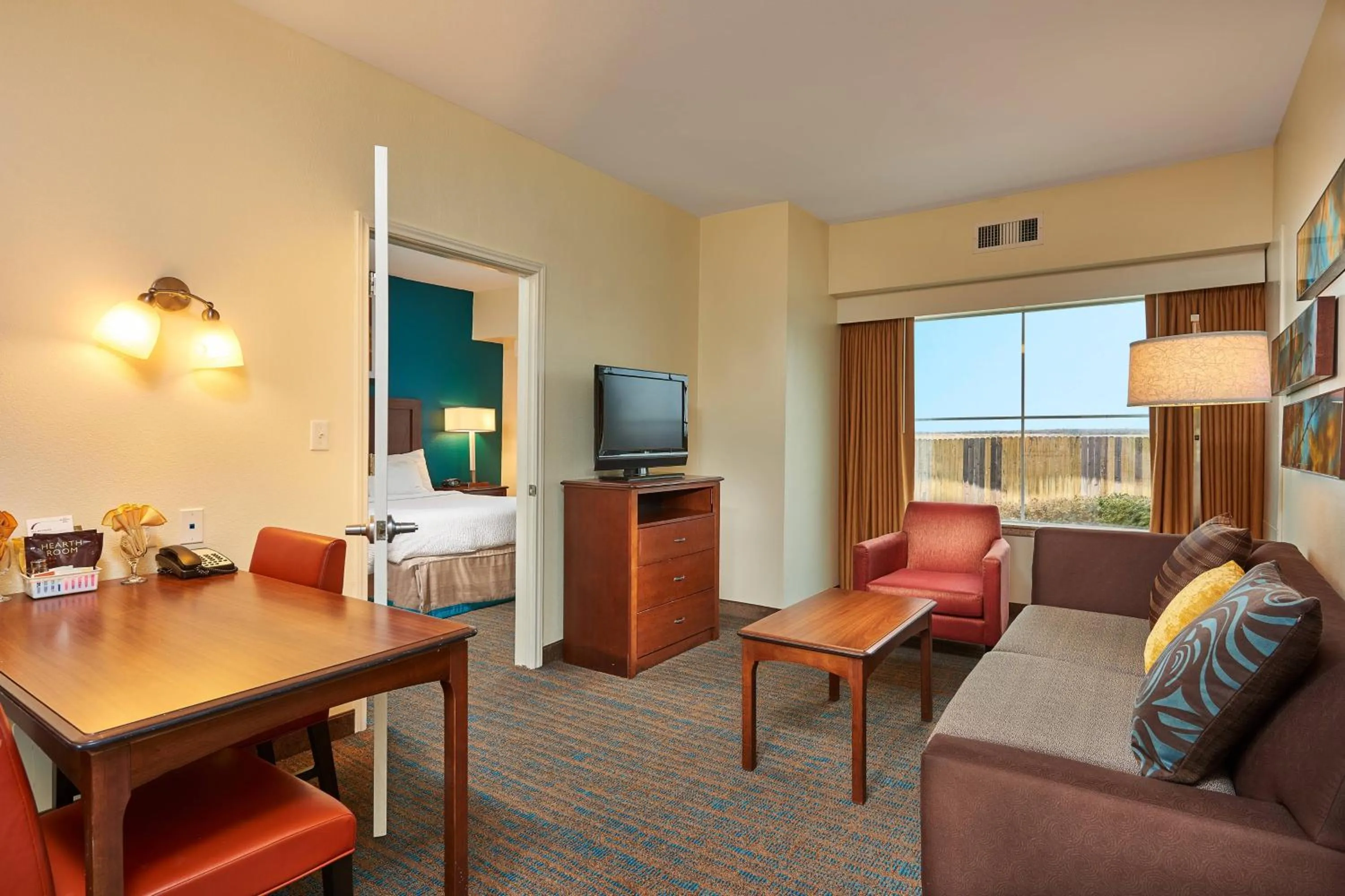 Living room, Bed in Residence Inn Midland