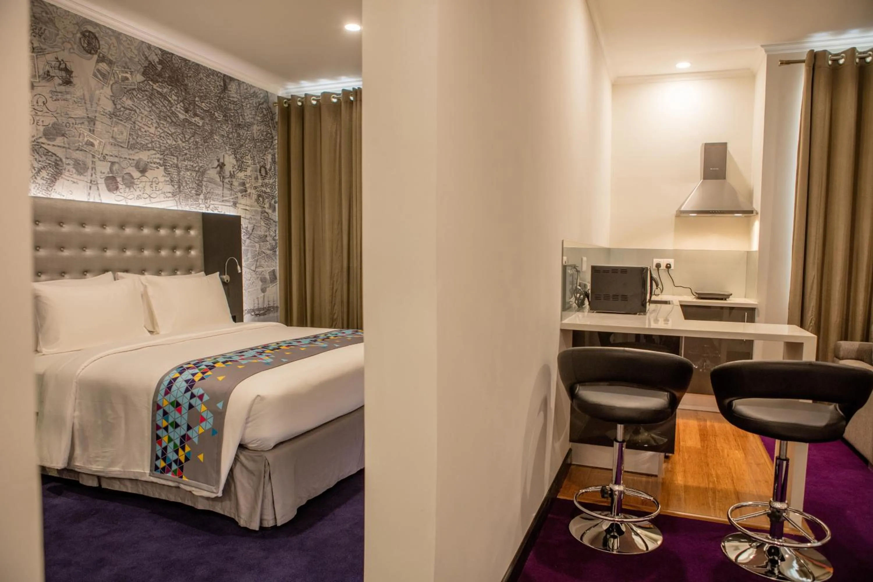 TV and multimedia, Bed in Fairway Colombo - Sri Lanka's First Hotel With Robot Technology