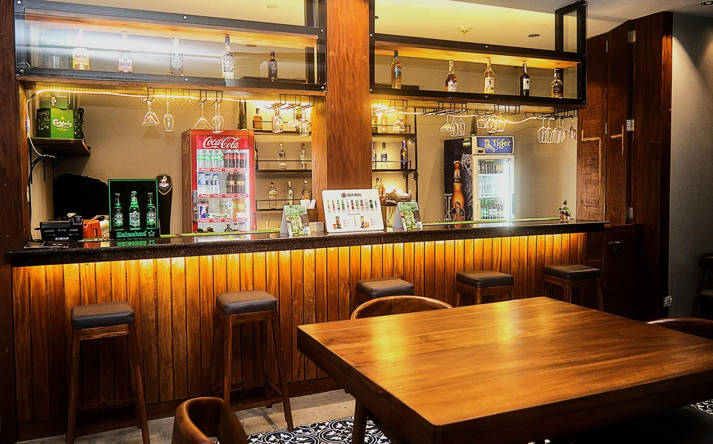 Lounge or bar in Fairway Colombo - Sri Lanka's First Hotel With Robot Technology