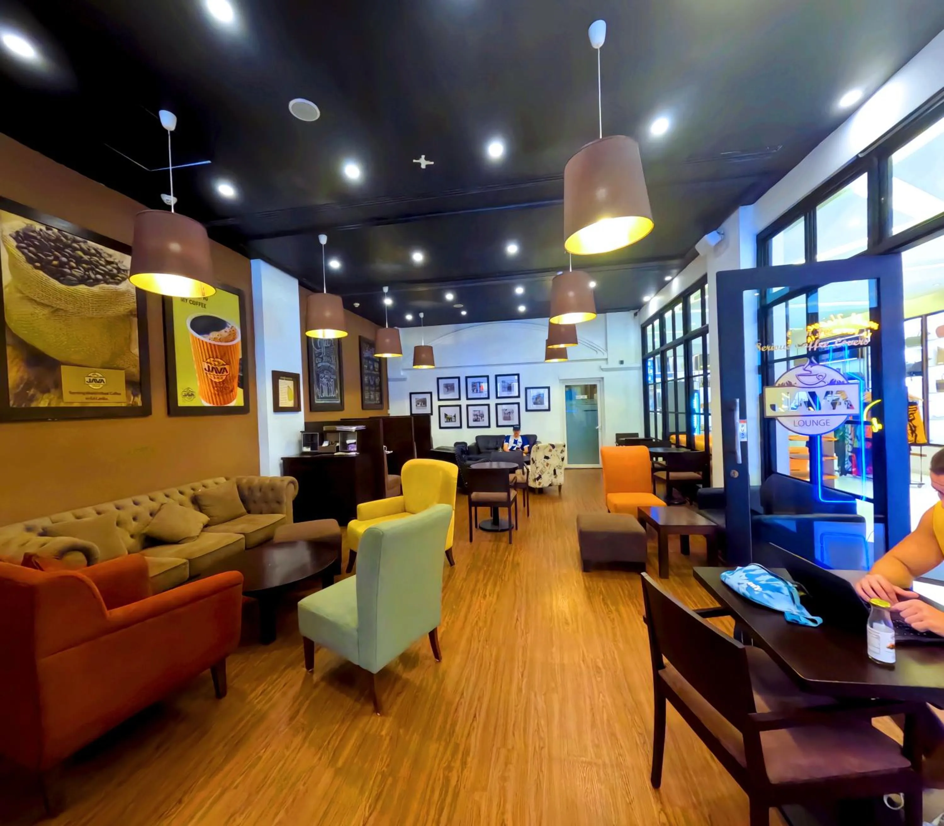 Restaurant/places to eat in Fairway Colombo - Sri Lanka's First Hotel With Robot Technology