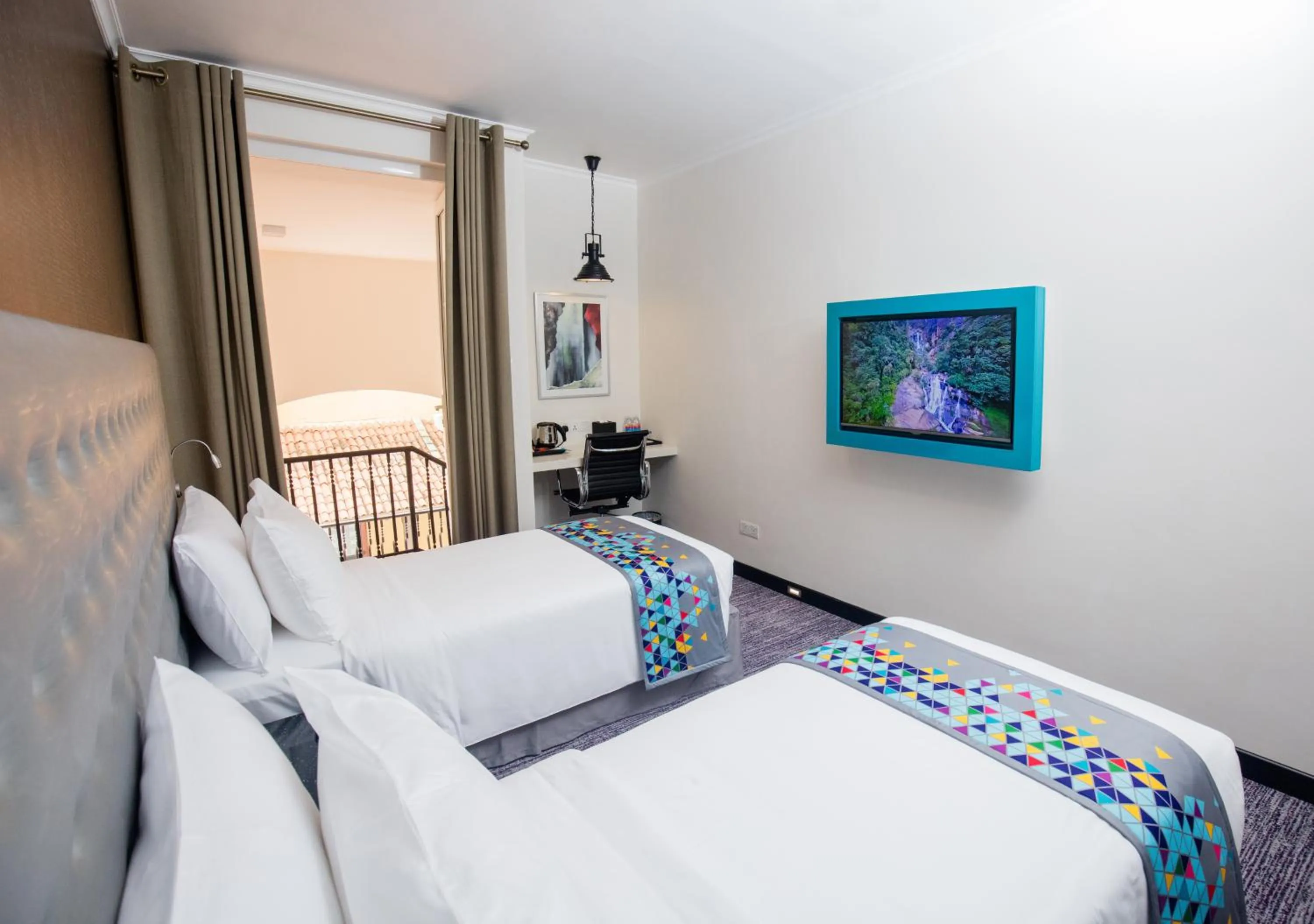 Street view, Bed in Fairway Colombo - Sri Lanka's First Hotel With Robot Technology