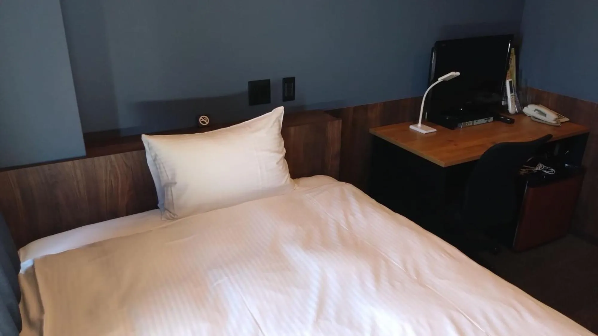 Bed in Handa Station Hotel