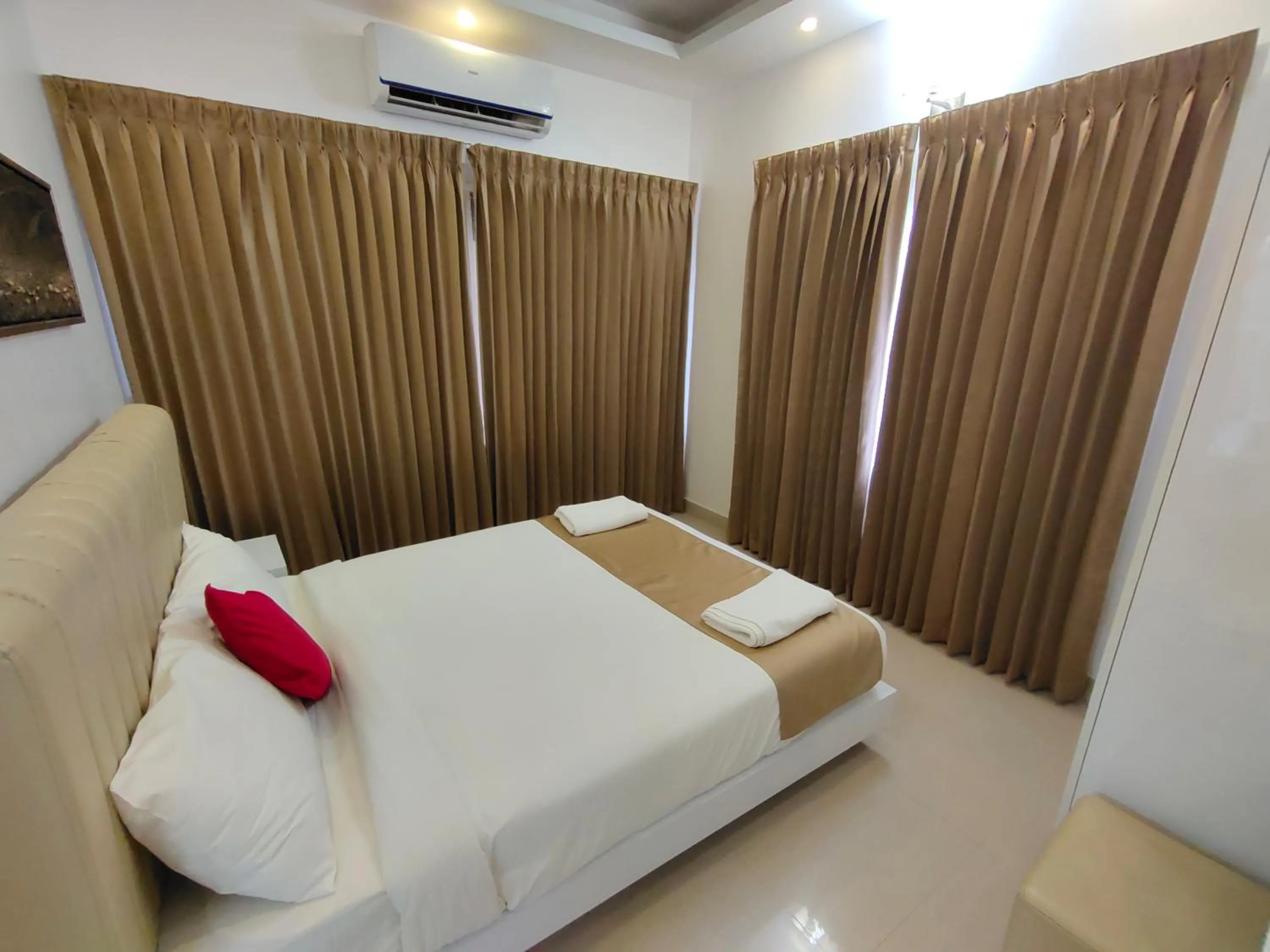 Bedroom, Bed in Le Villagio Resort & Domes