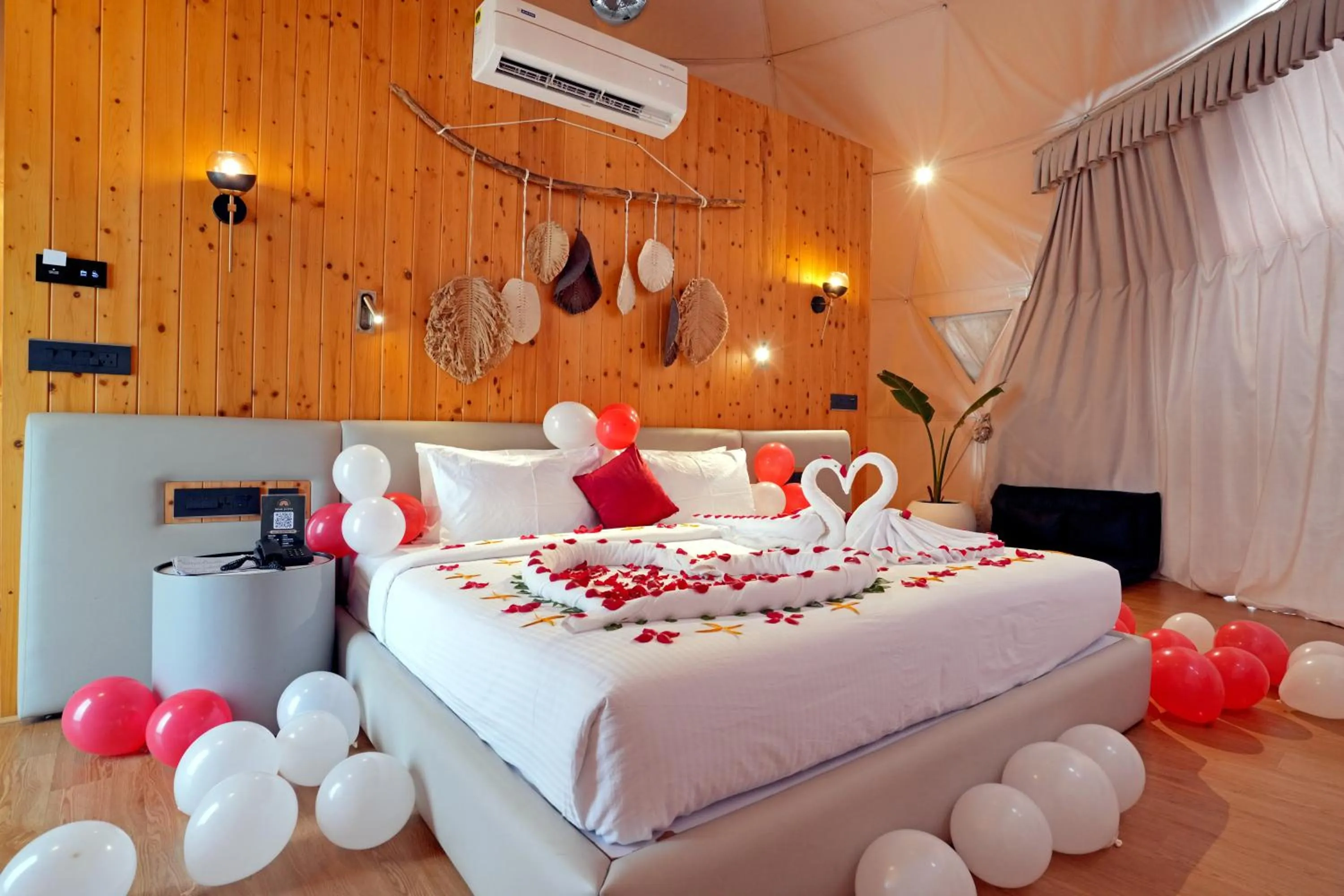 Bed in Le Villagio Resort & Domes