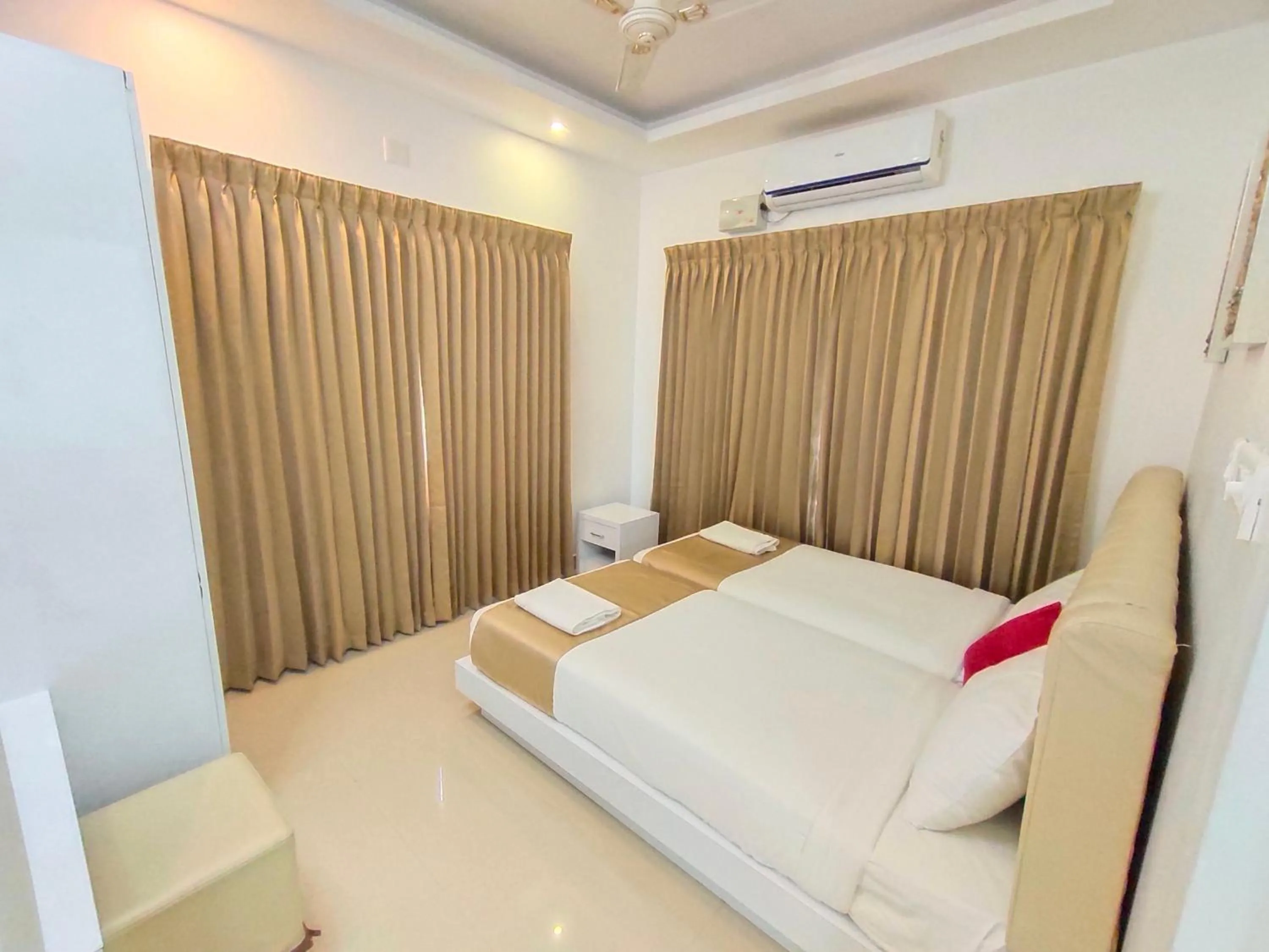 Bedroom, Bed in Le Villagio Resort & Domes