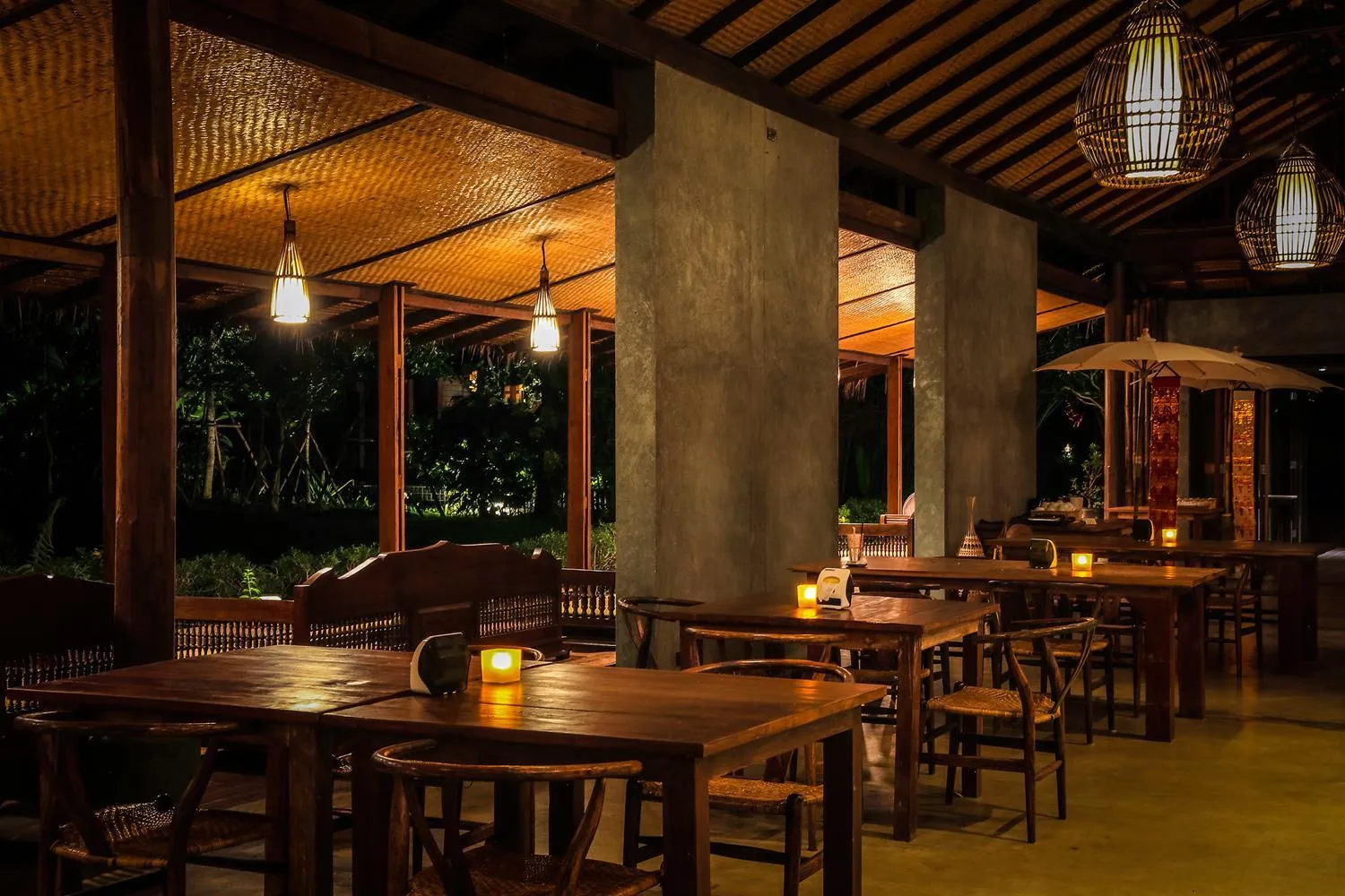 Restaurant/places to eat in Azalea Village