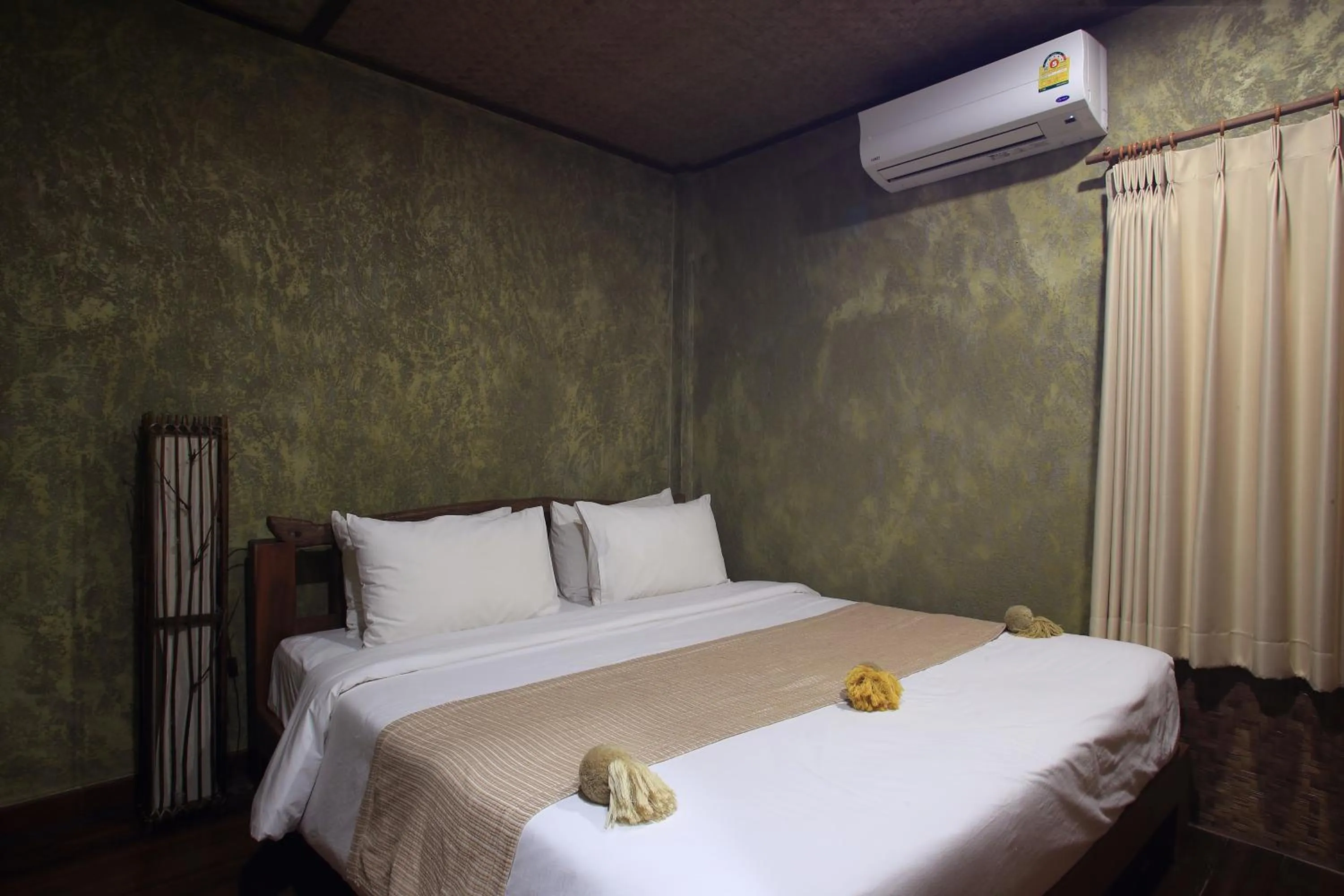 Bed in Azalea Village