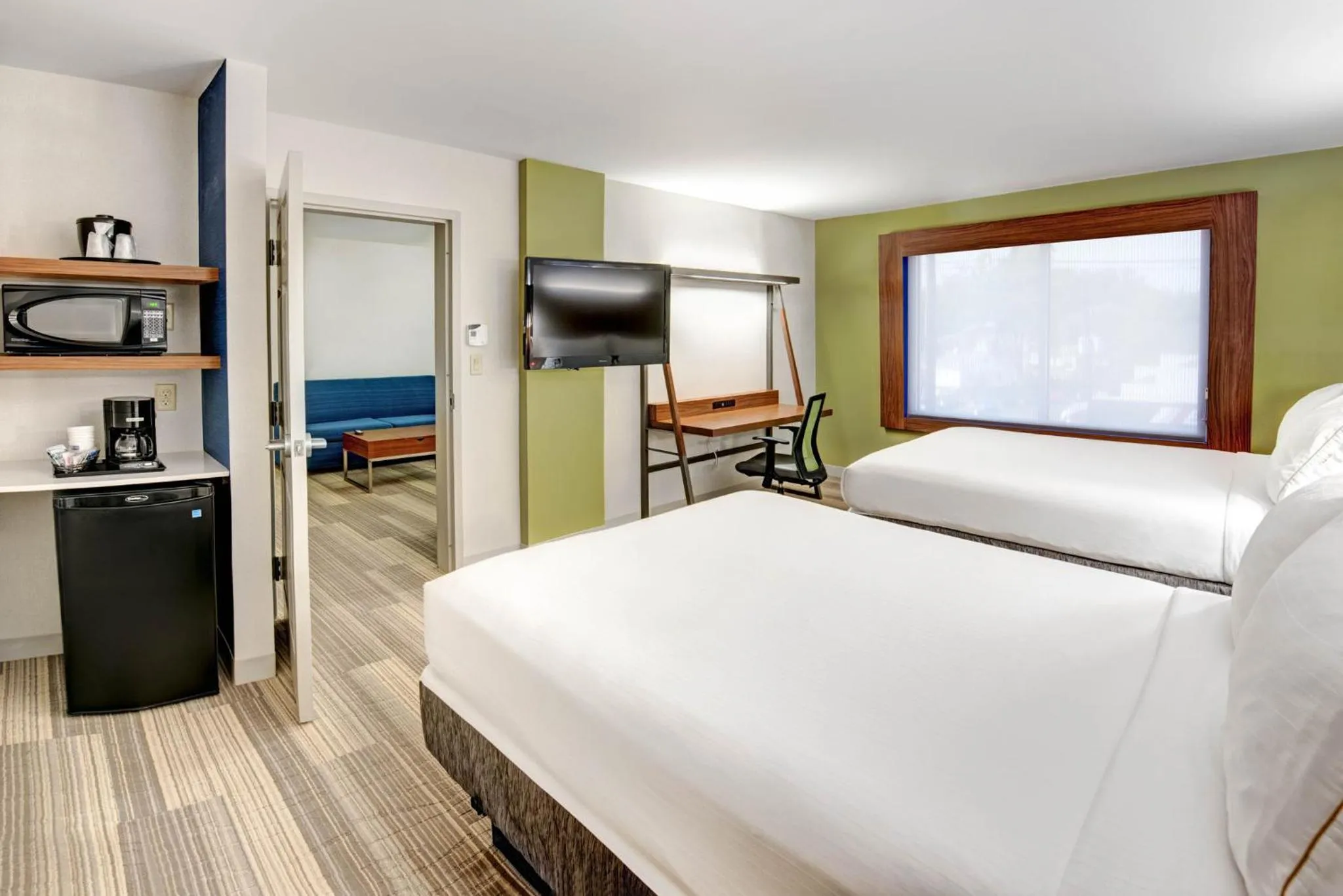 Photo of the whole room, Bed in Holiday Inn Express Woodbridge by IHG