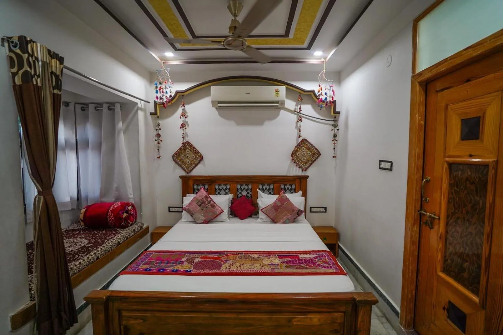 Bed in The Wanderlust Guest House & Safari