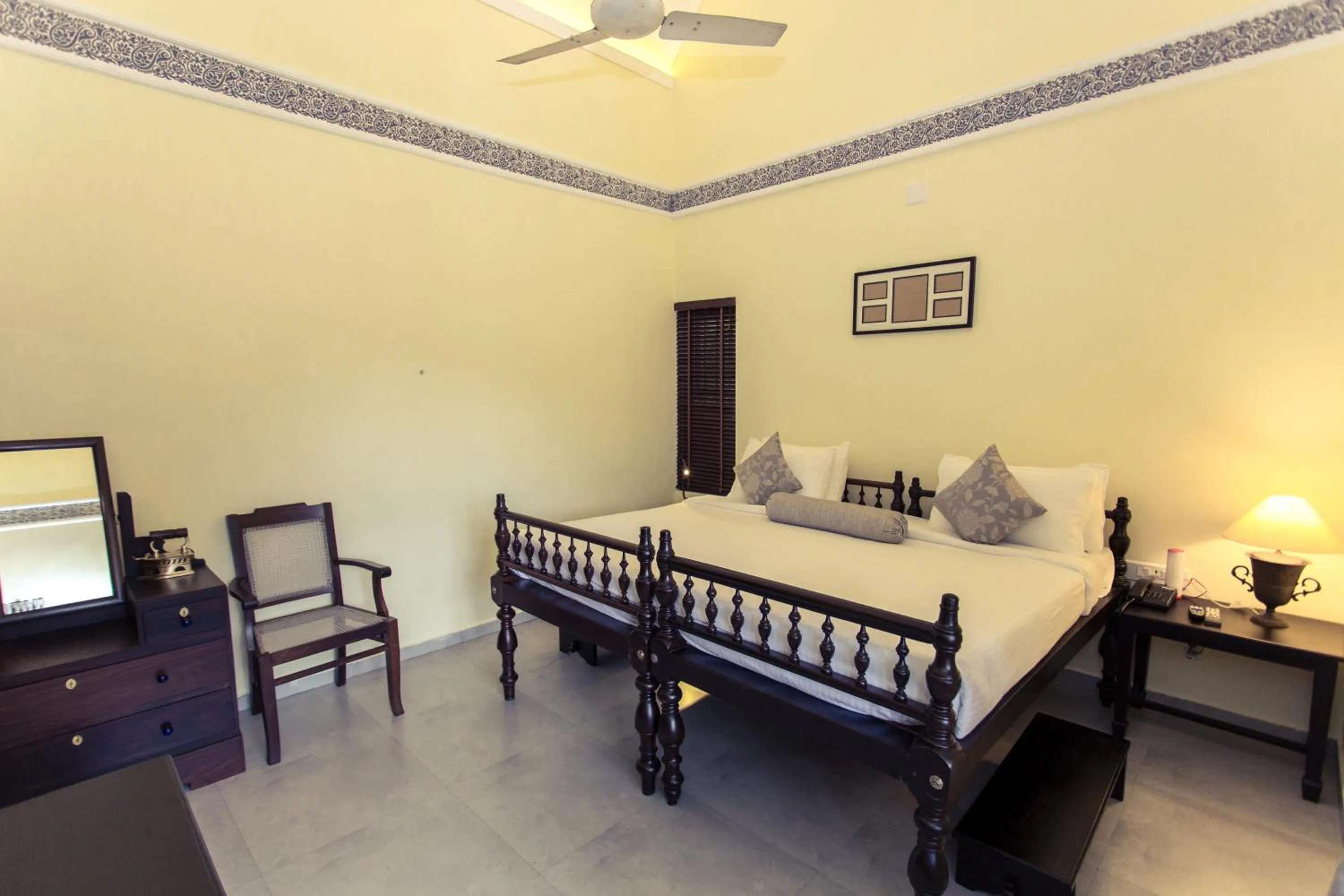 Photo of the whole room, Bed in Crayons Guest House Munnar