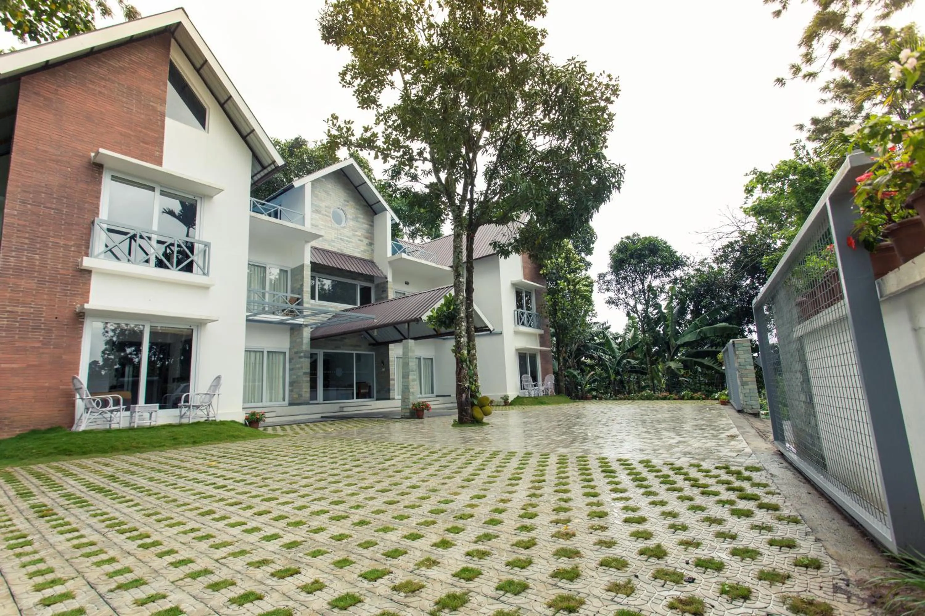 Property building in Crayons Guest House Munnar