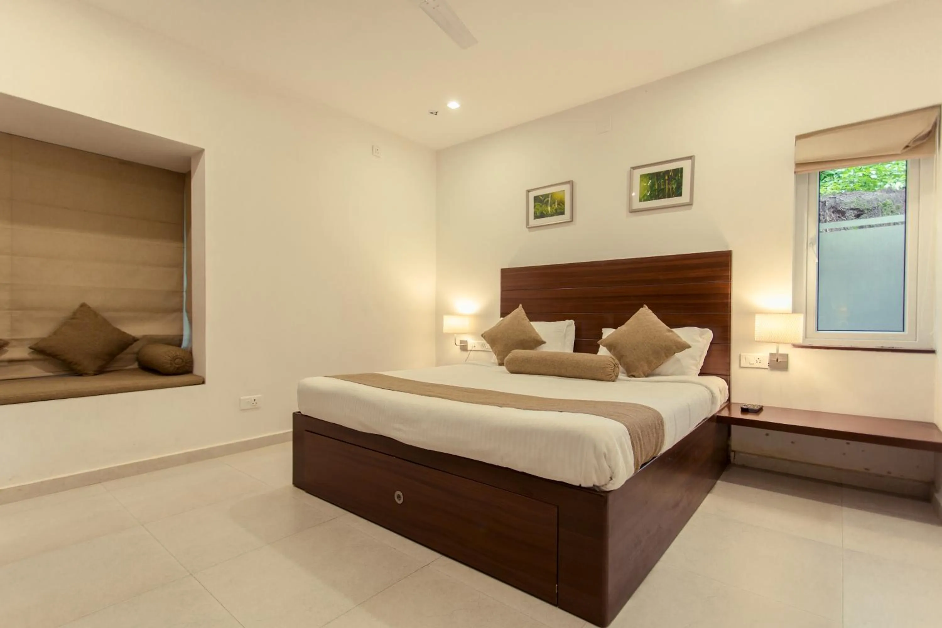 Bedroom, Bed in Crayons Guest House Munnar