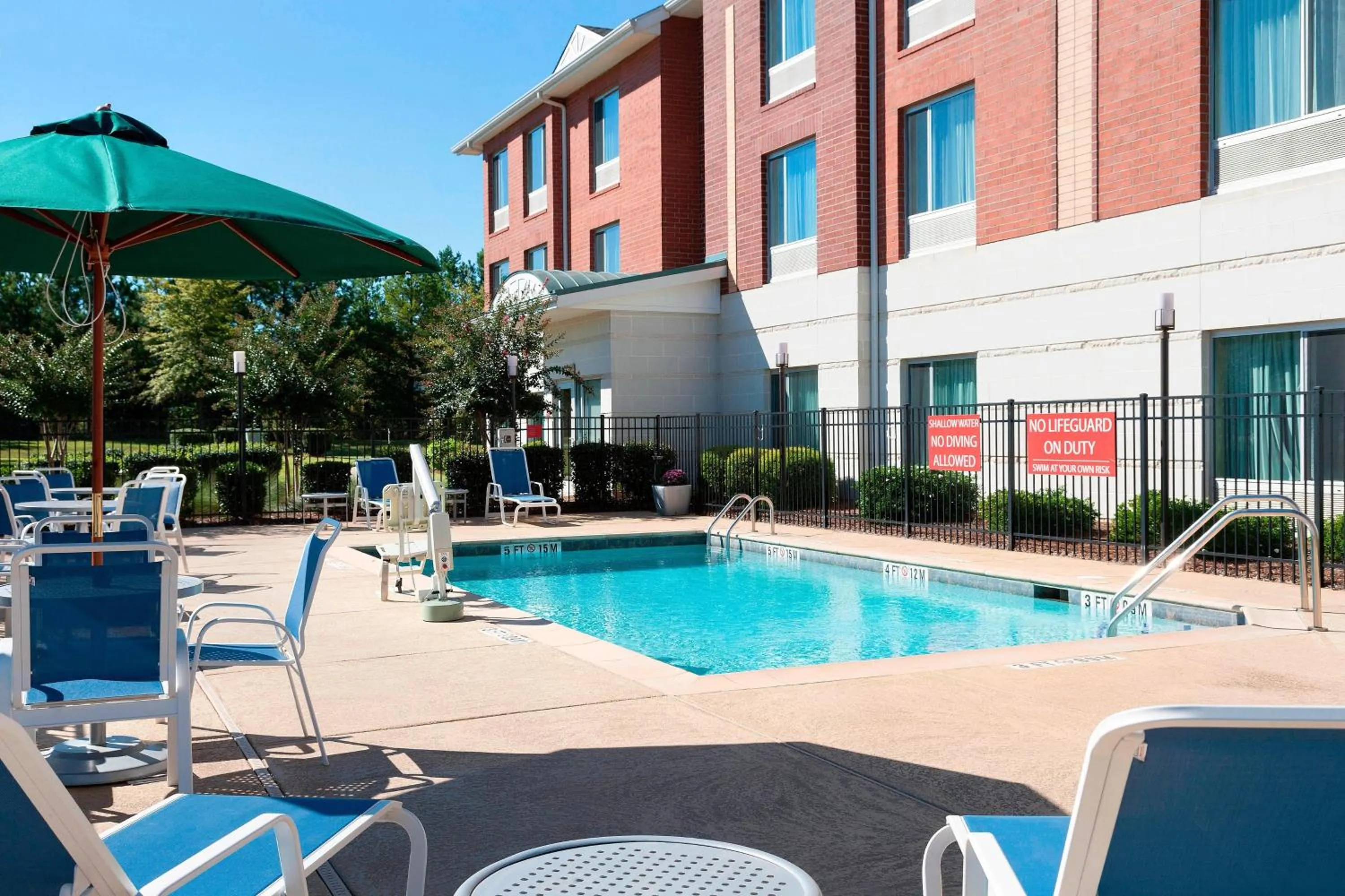 Swimming pool in TownePlace Suites by Marriott Rock Hill