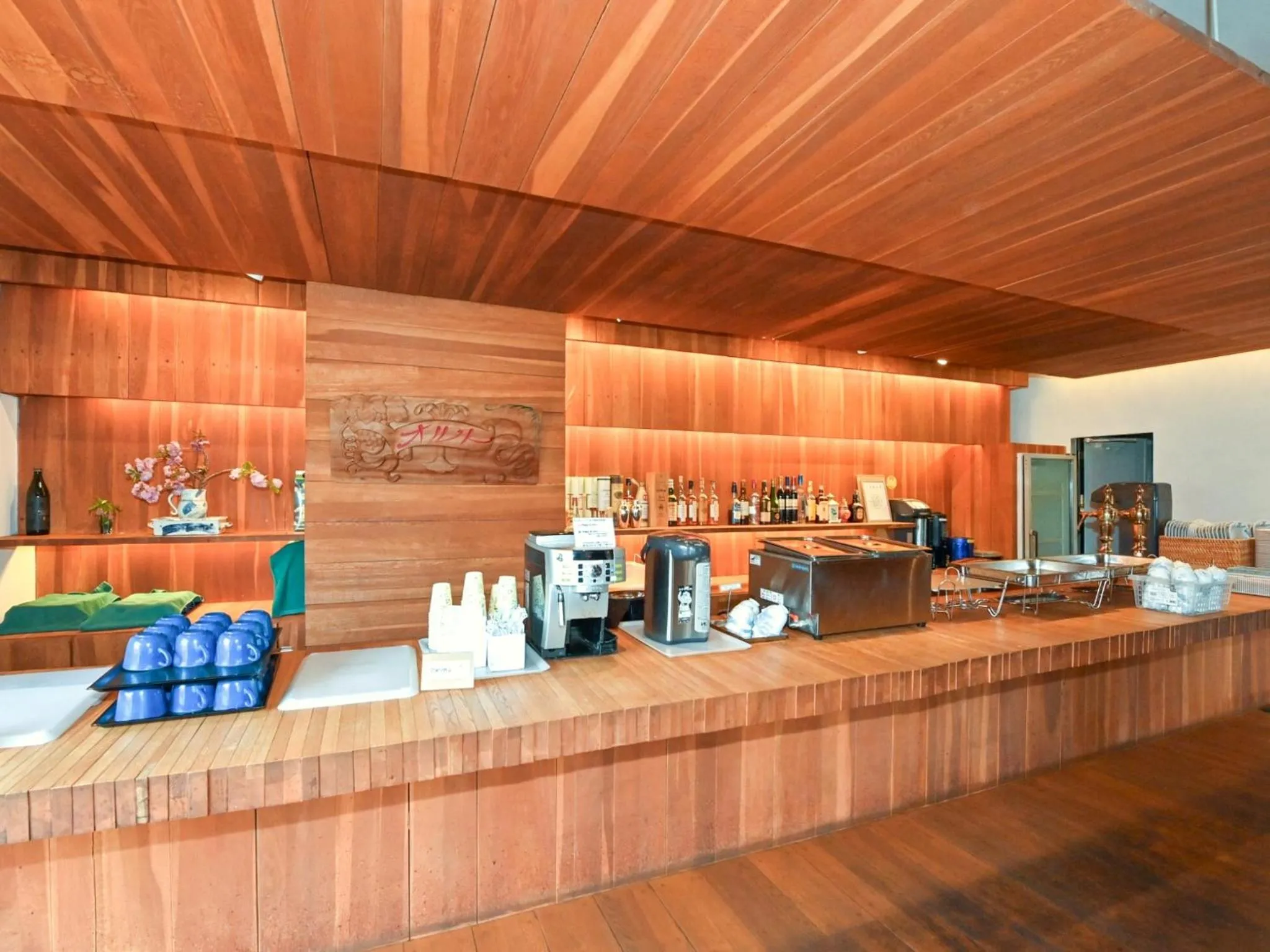 Restaurant/places to eat in Park Hotel Kani