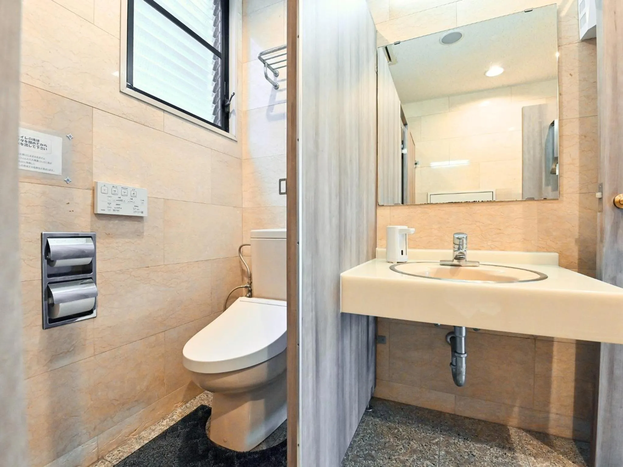 Toilet in Park Hotel Kani