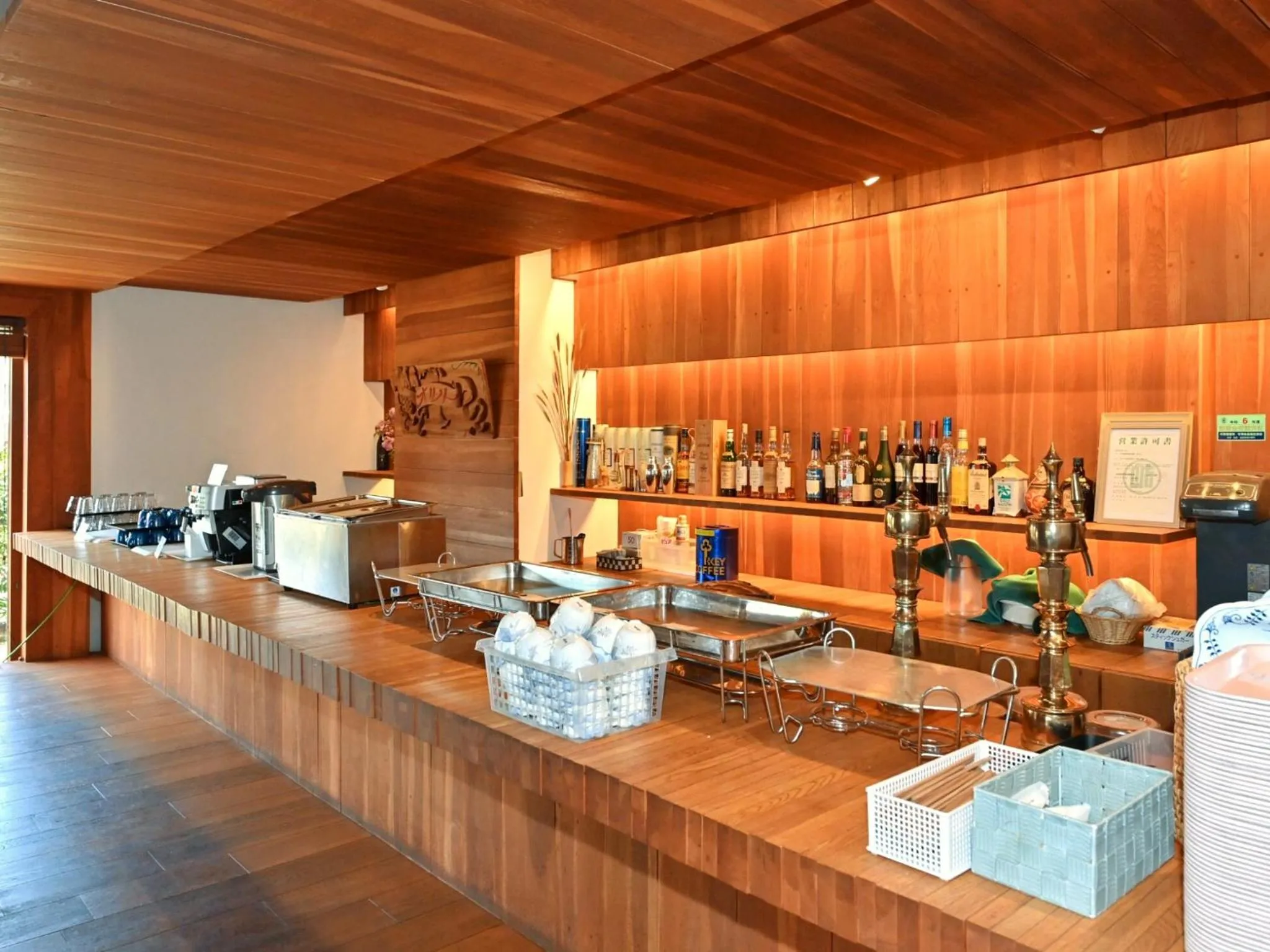 Restaurant/places to eat in Park Hotel Kani