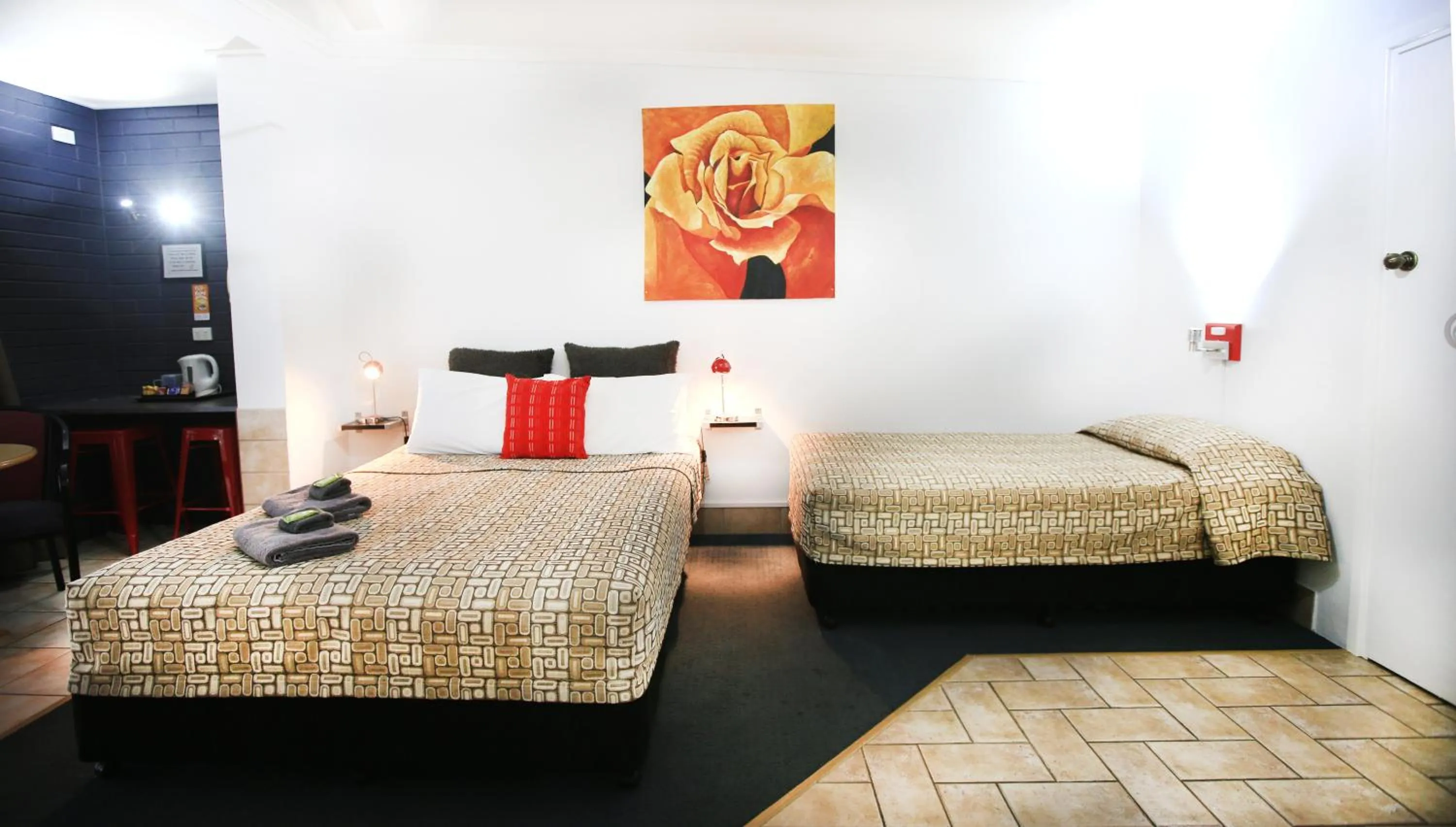 Bedroom, Bed in Central Motel Gin Gin