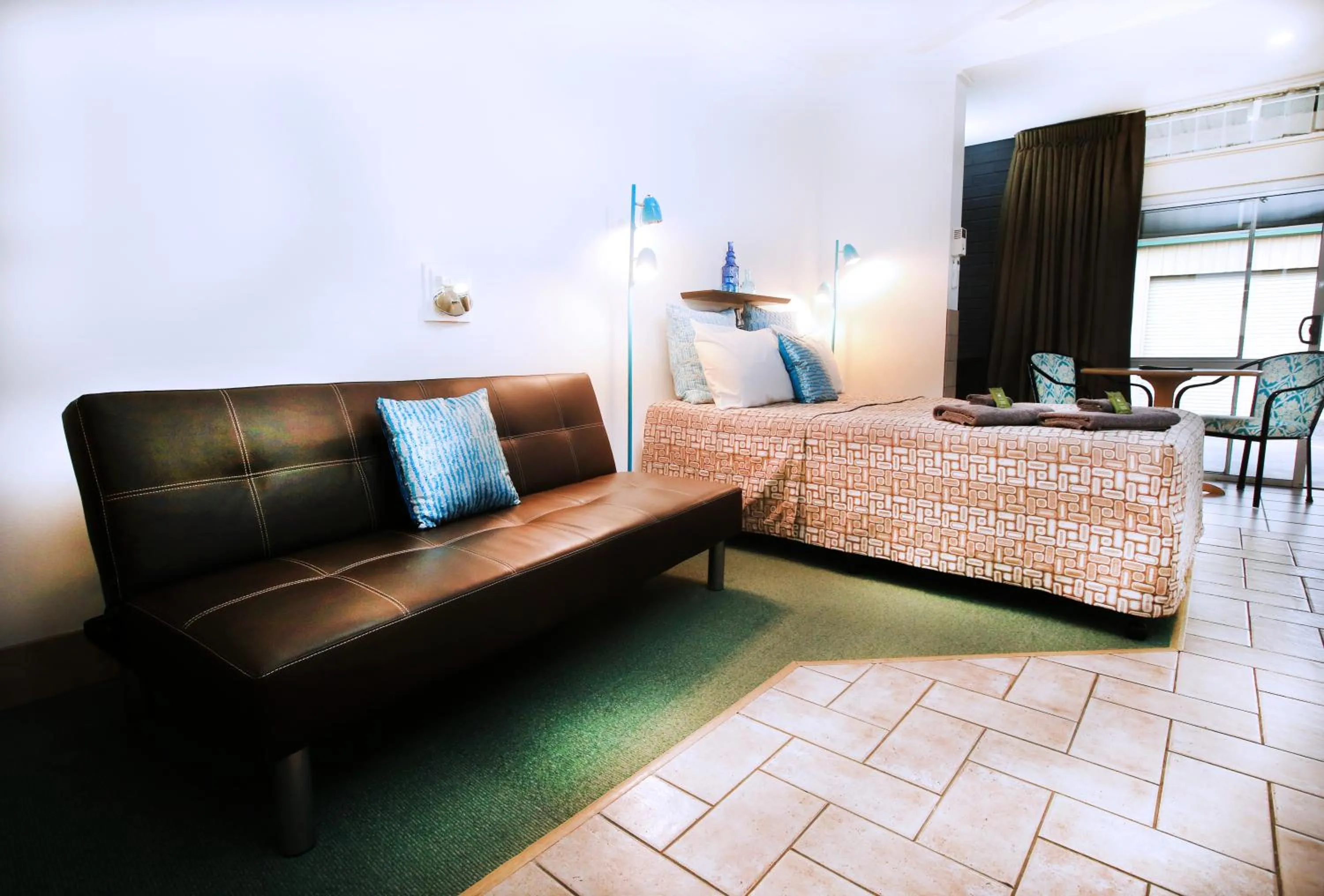 Bedroom, Bed in Central Motel Gin Gin