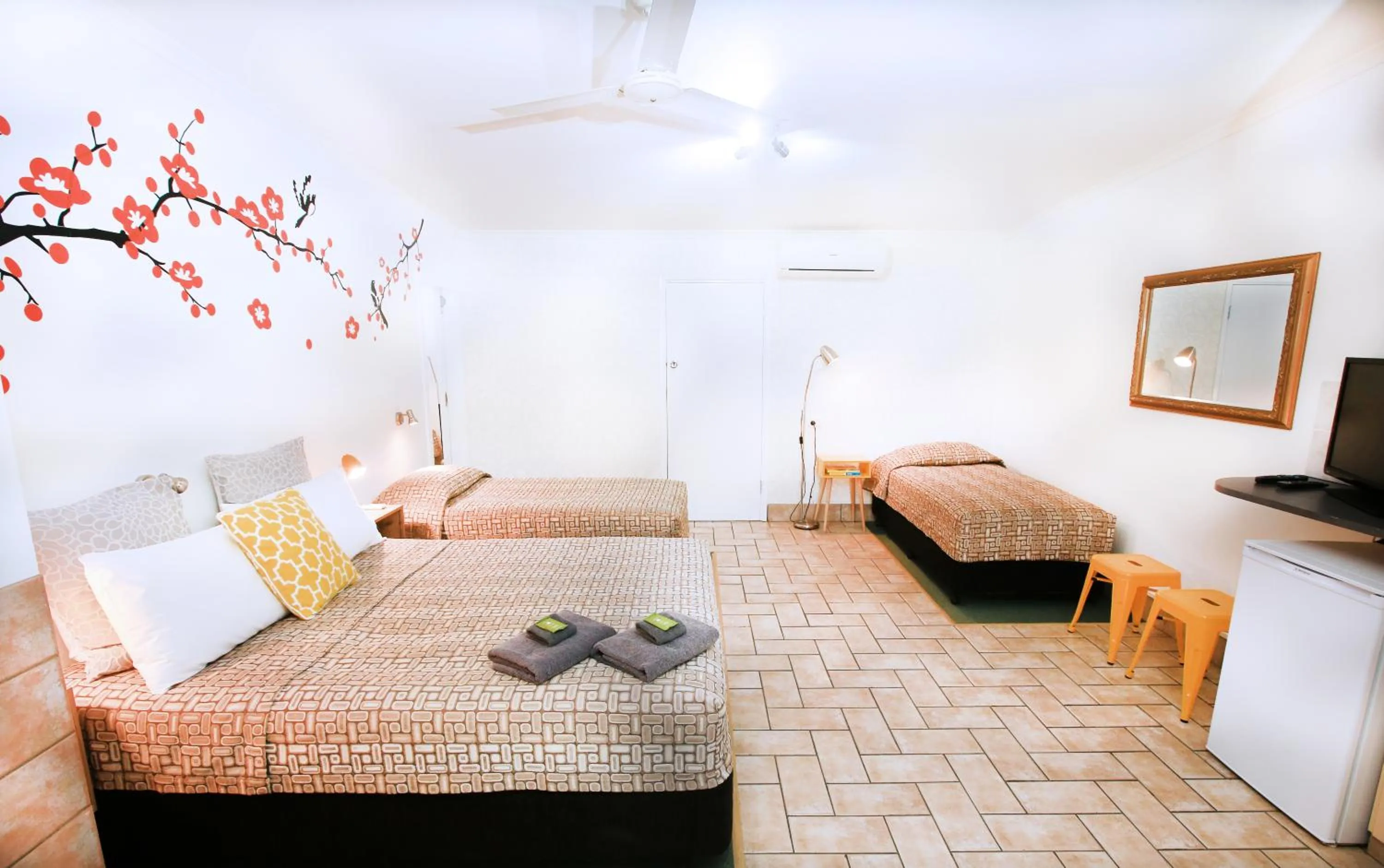 Bedroom, Bed in Central Motel Gin Gin