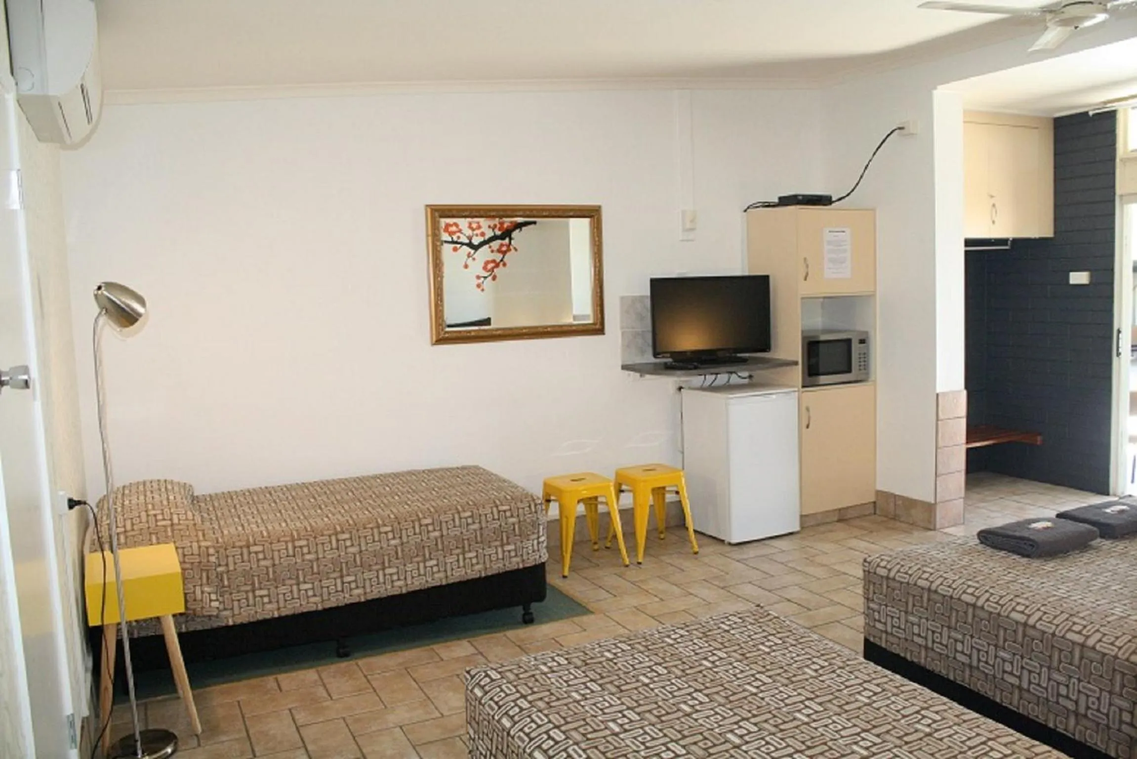 Bedroom, Bed in Central Motel Gin Gin