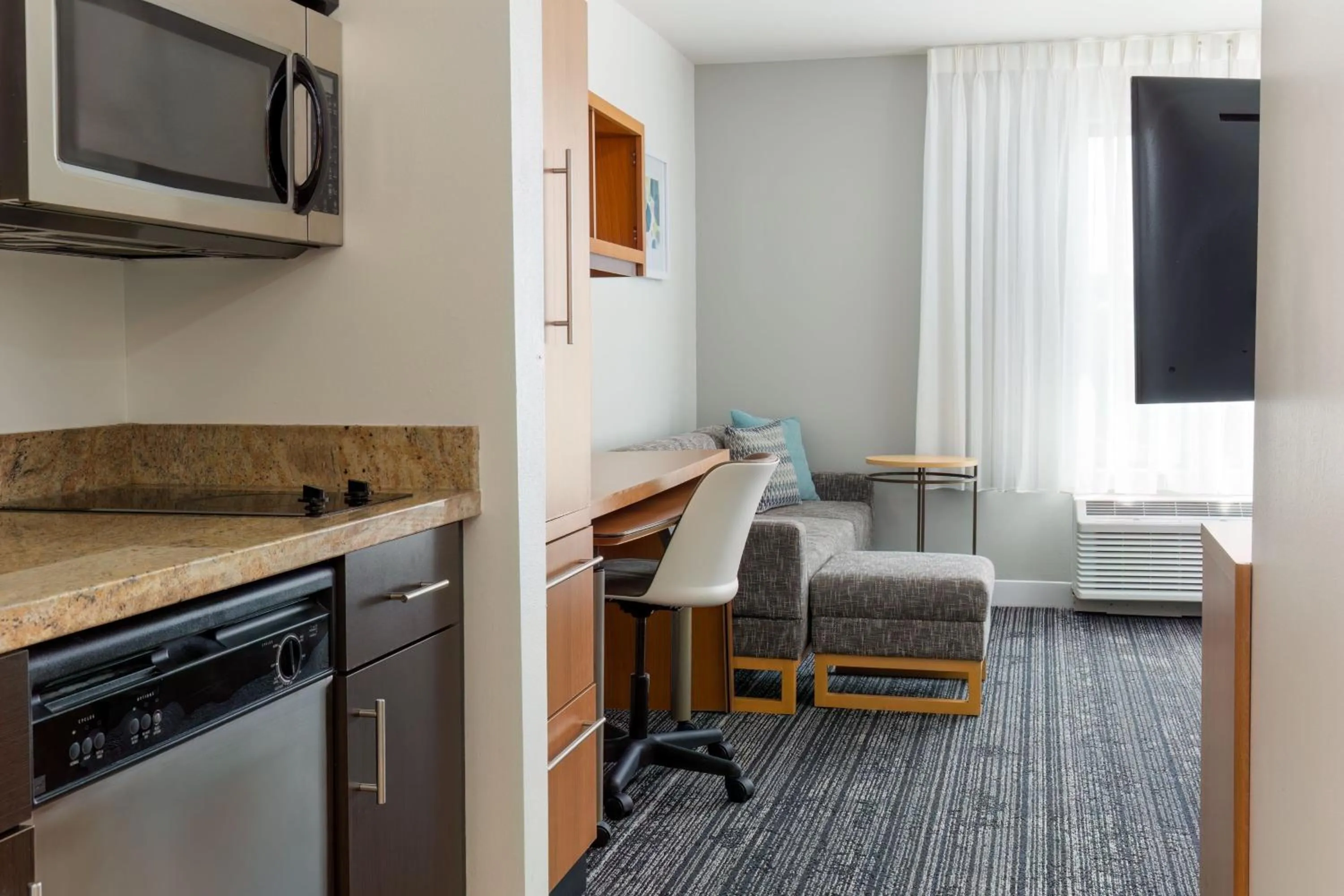 Bedroom in TownePlace Suites by Marriott Erie