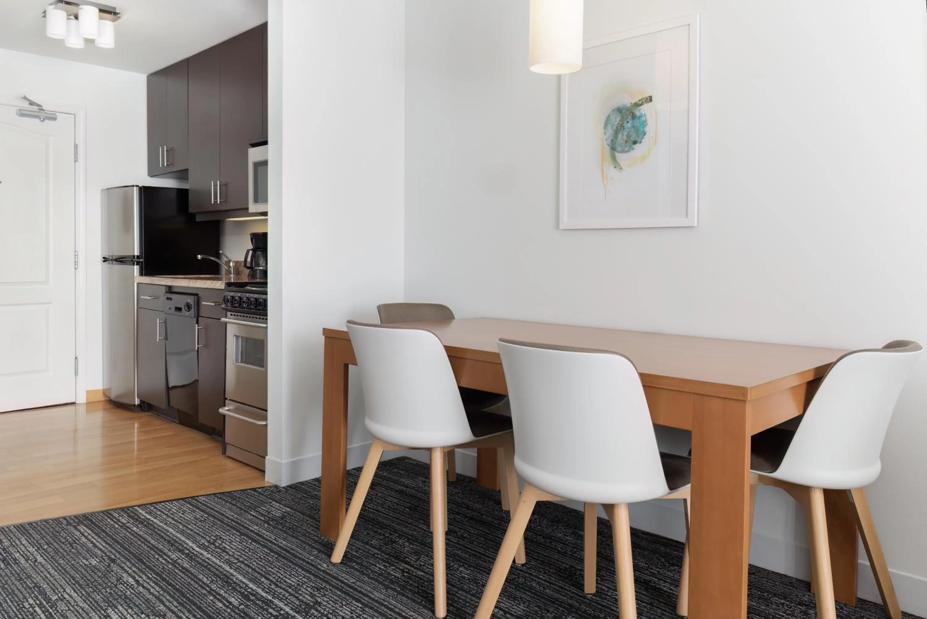 Dining area in TownePlace Suites by Marriott Erie