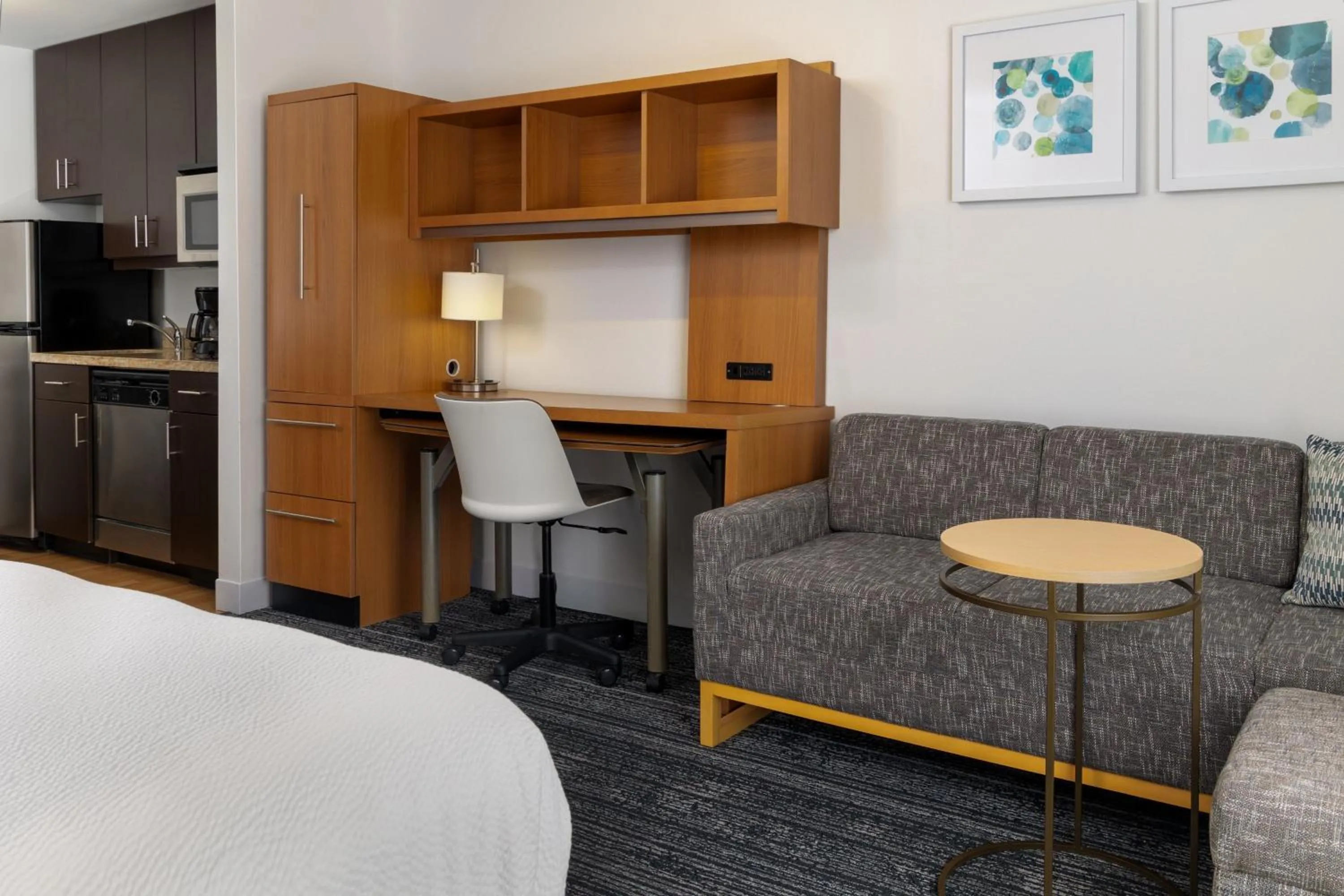 Bedroom, Bed in TownePlace Suites by Marriott Erie