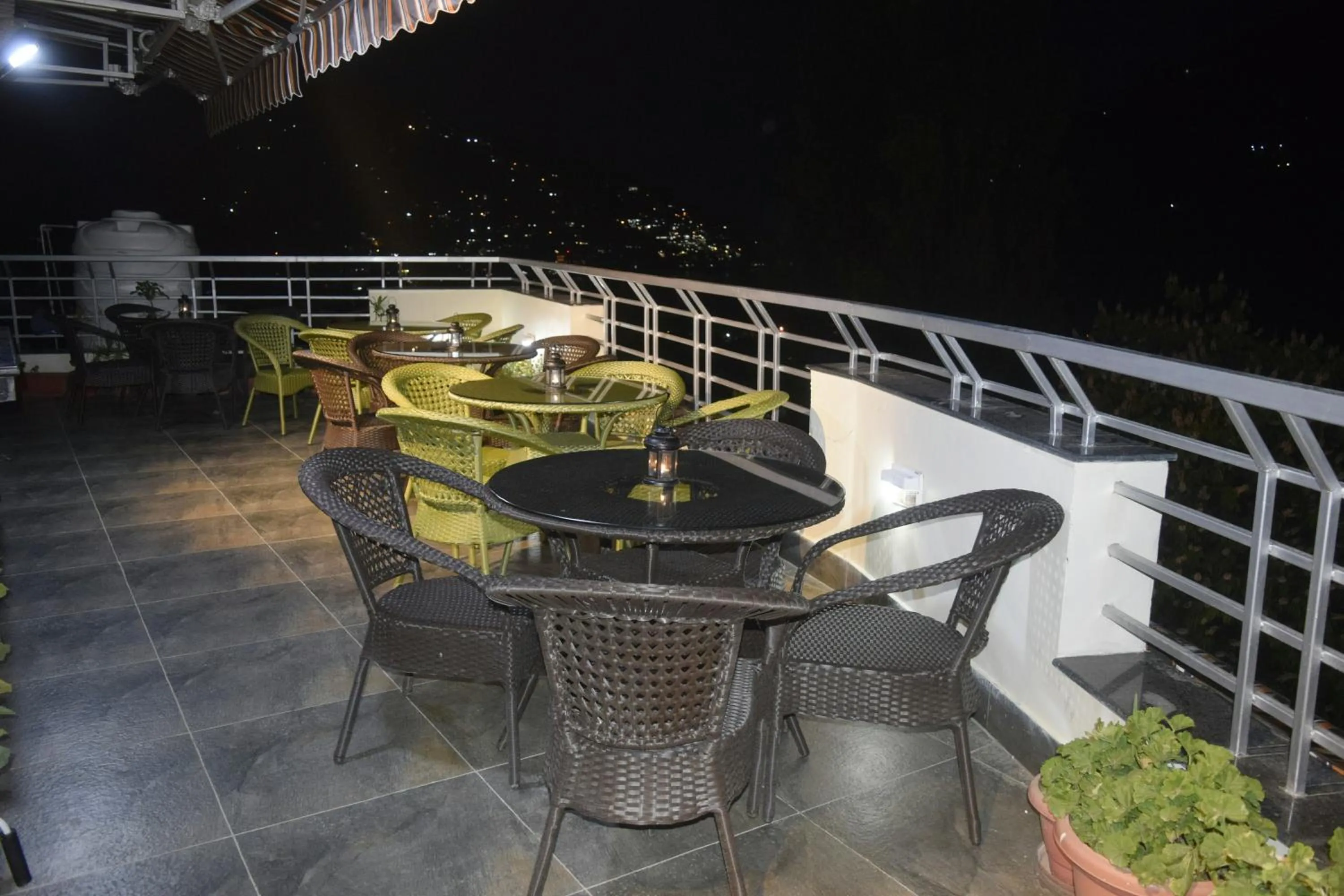 Restaurant/places to eat in Cloud 7