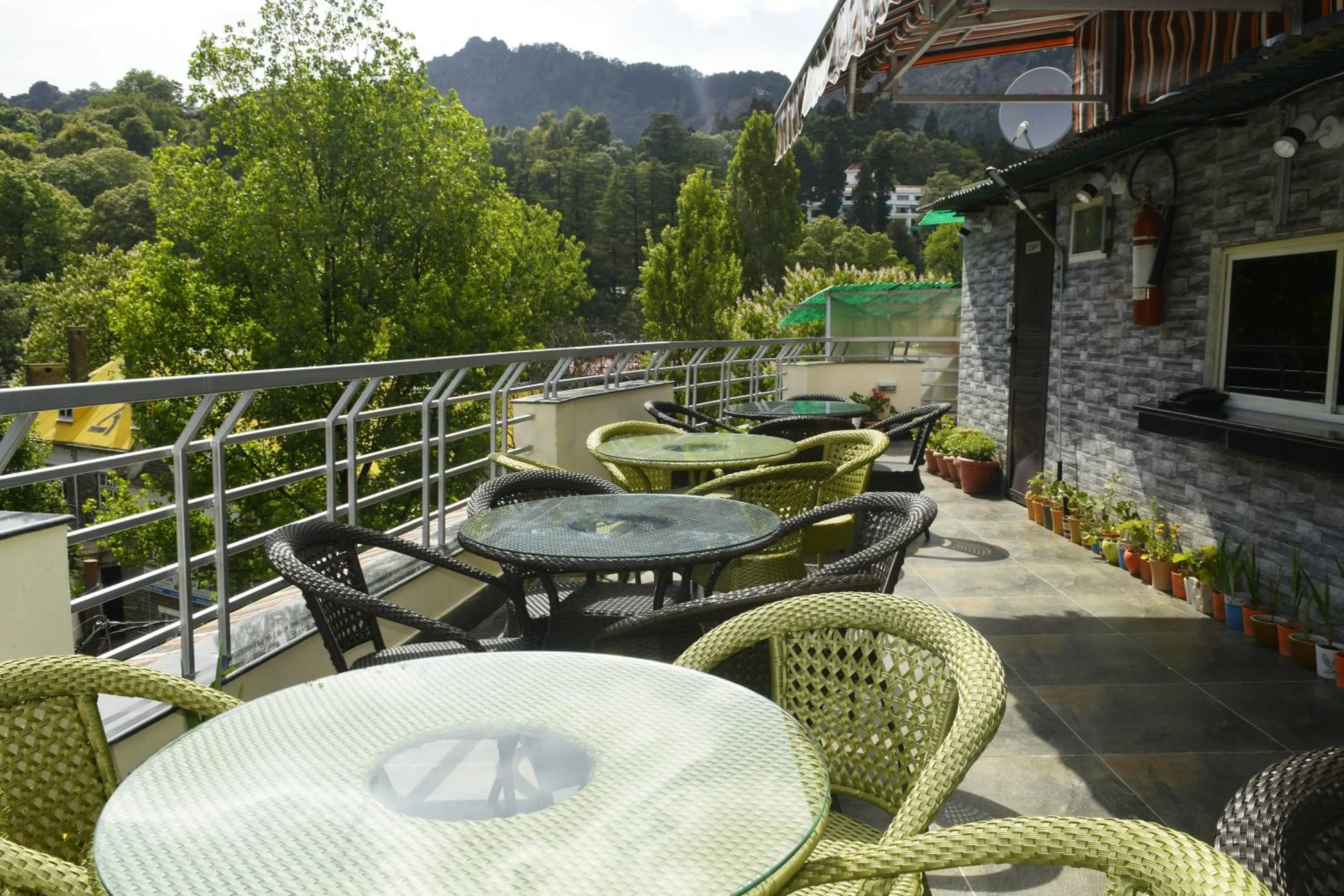 Restaurant/places to eat in Cloud 7