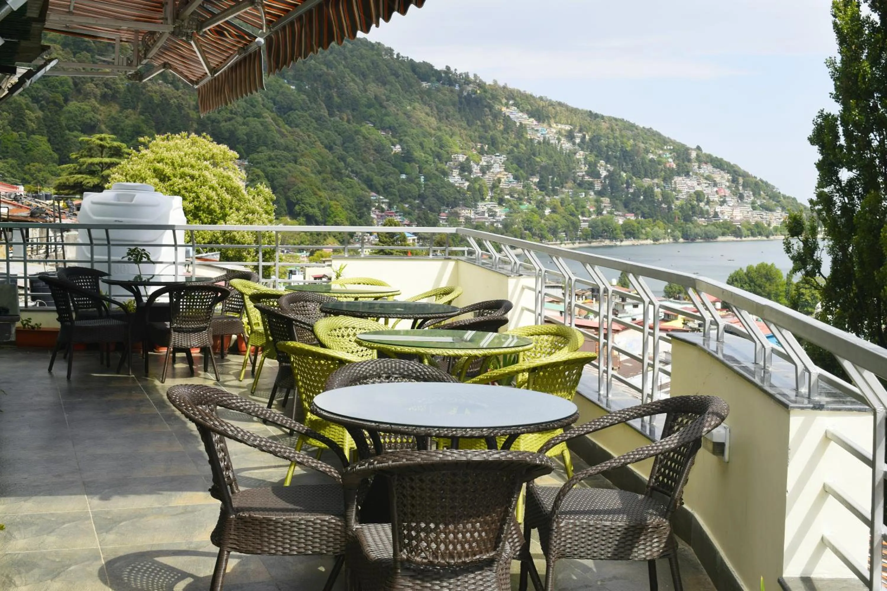 Restaurant/places to eat in Cloud 7