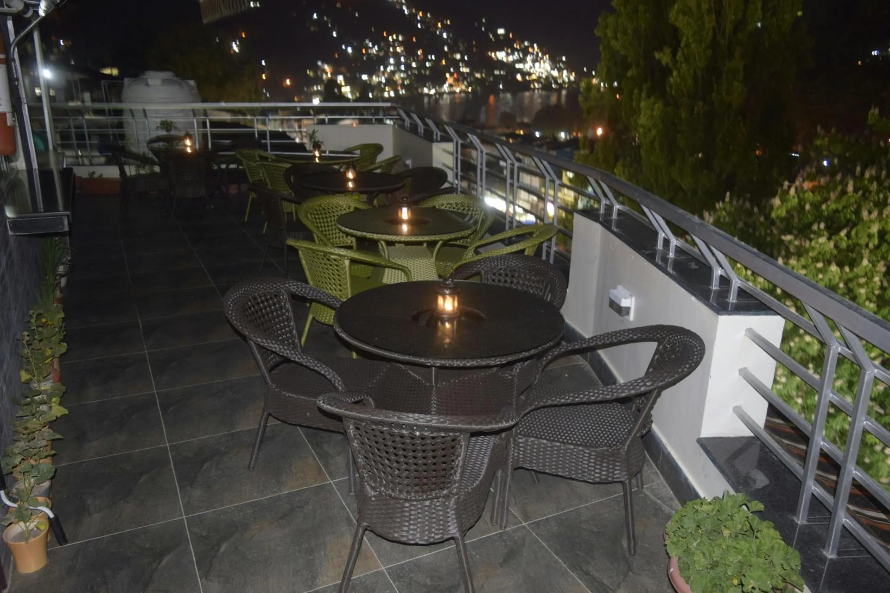 Restaurant/places to eat in Cloud 7