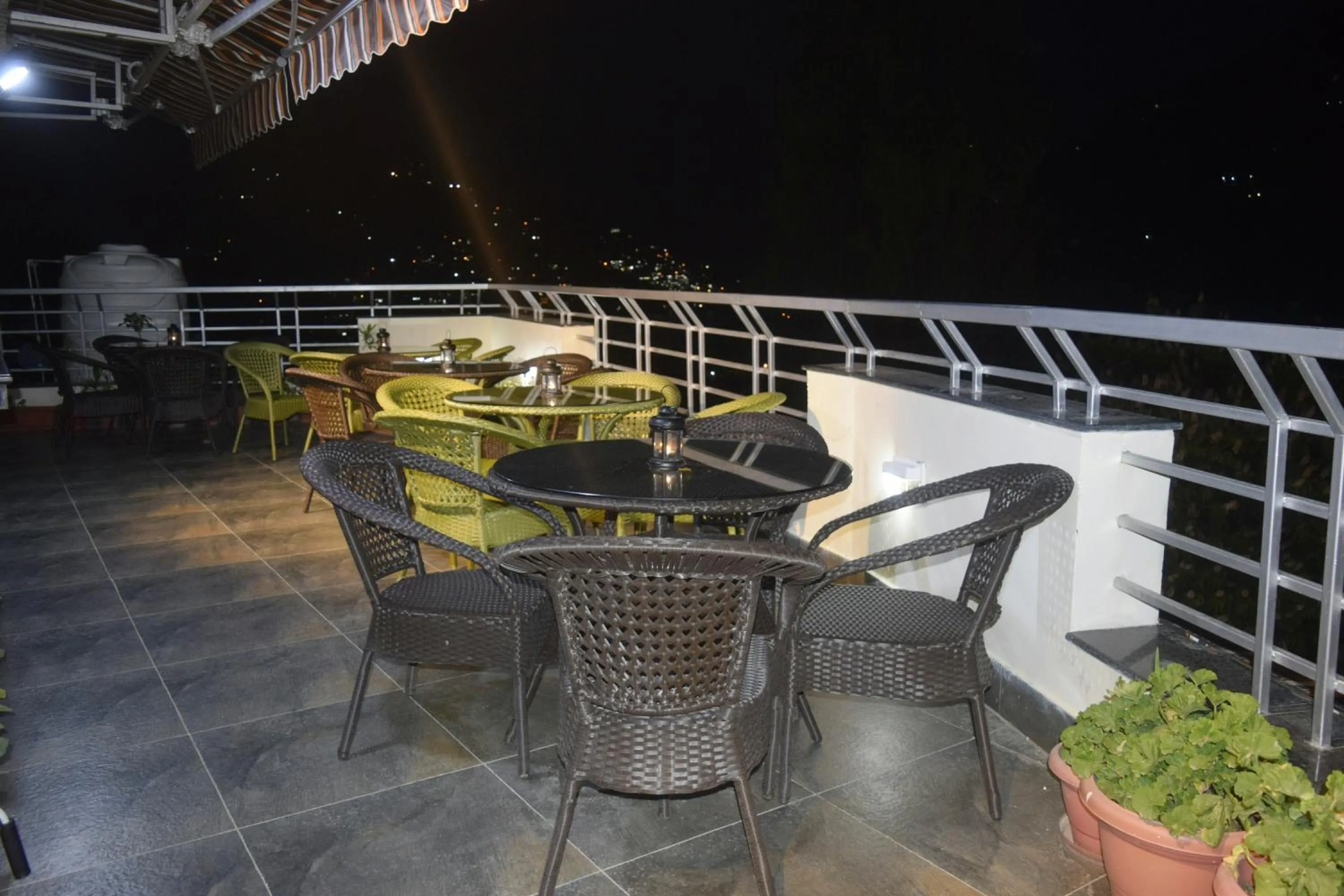 Restaurant/places to eat in Cloud 7