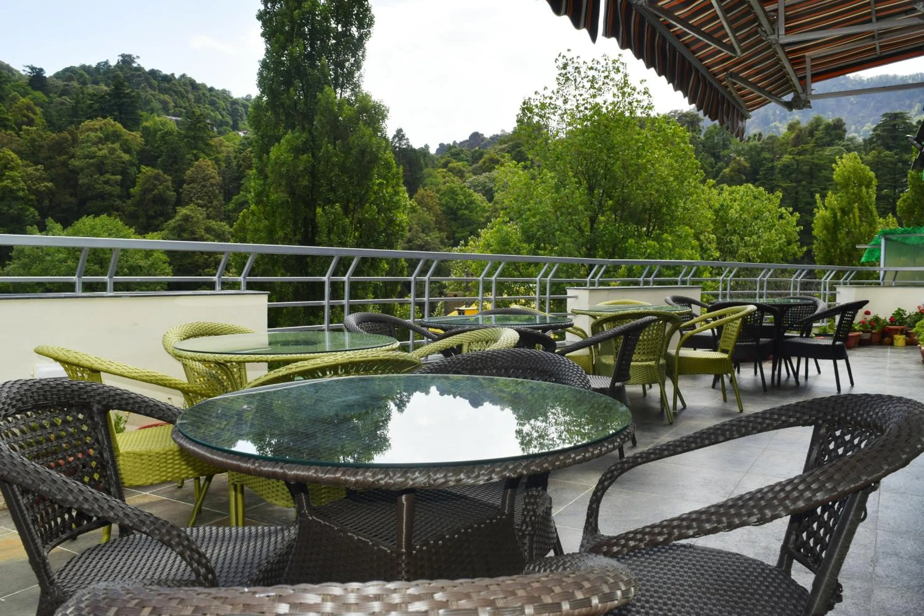 Restaurant/places to eat in Cloud 7