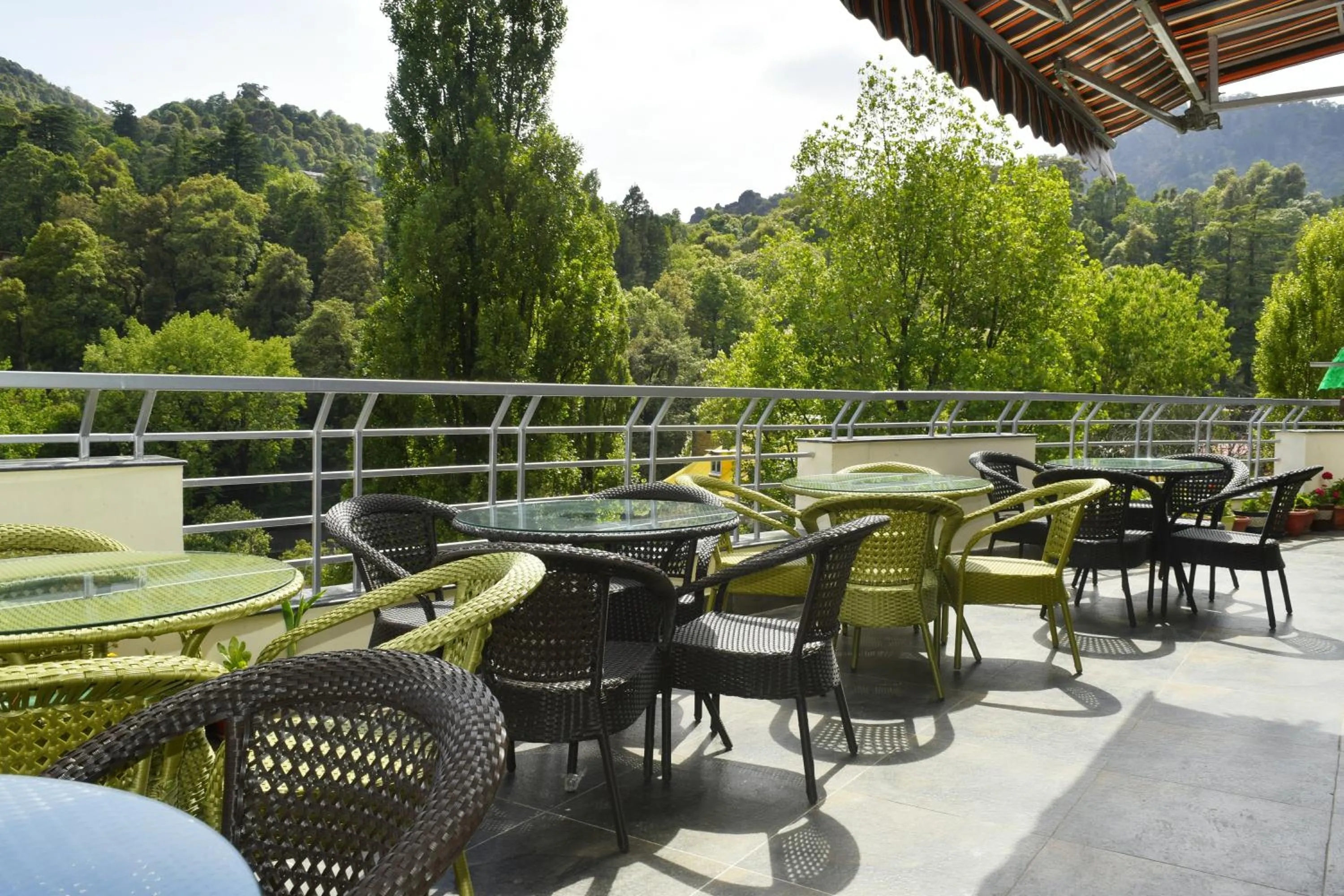 Restaurant/places to eat in Cloud 7