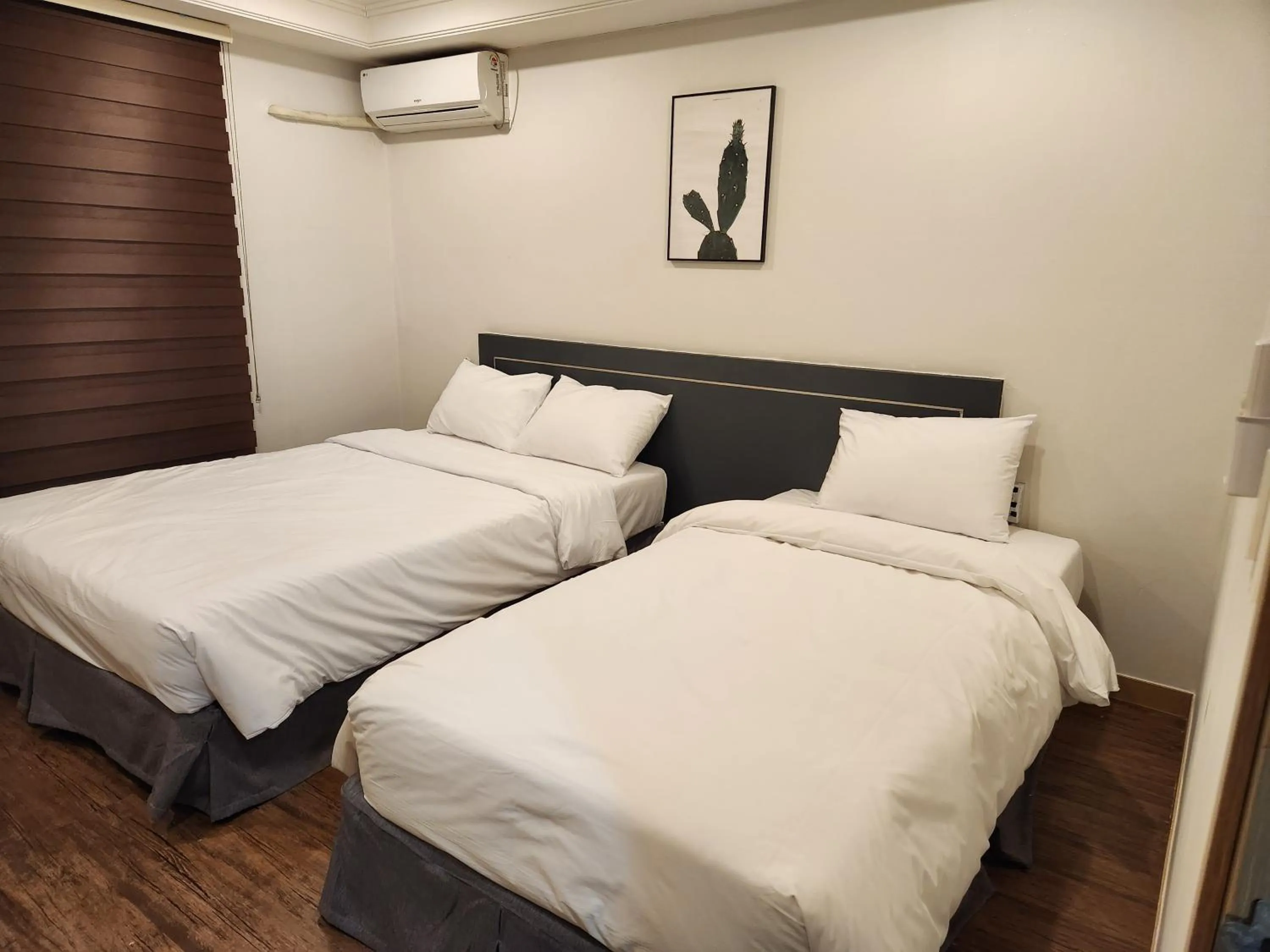 Photo of the whole room, Bed in Navis Hotel