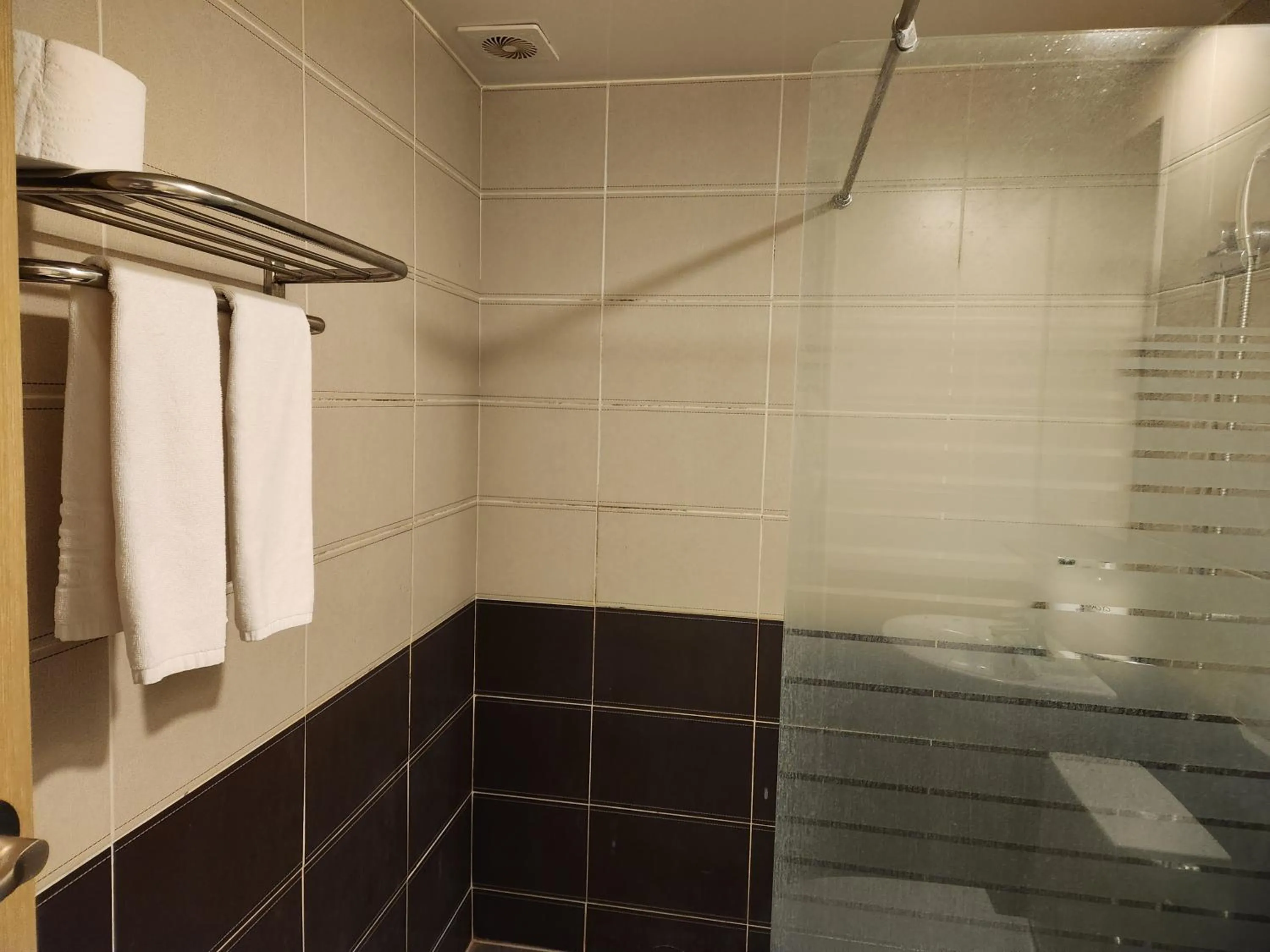 Bathroom in Navis Hotel