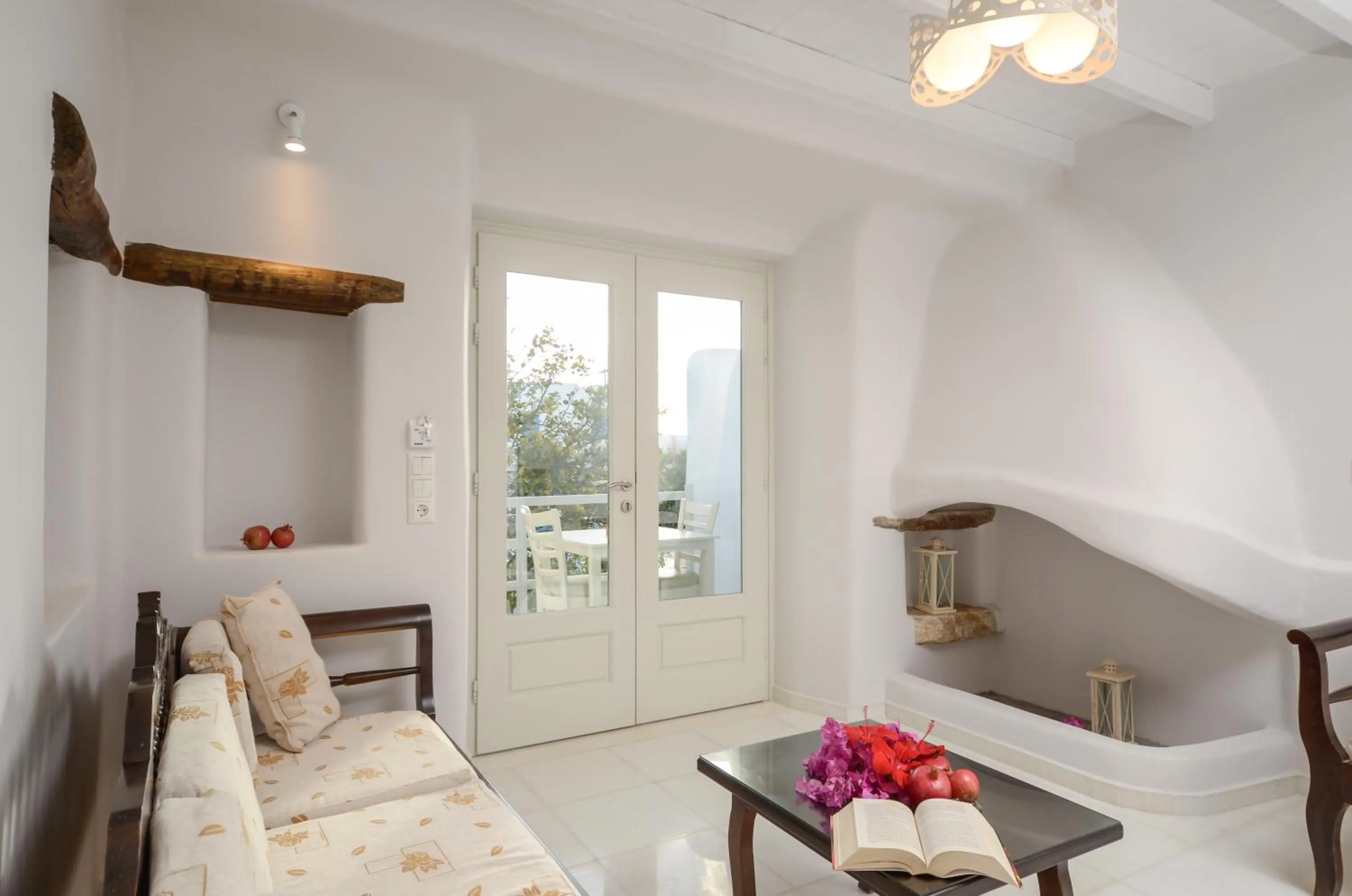 Seating area in Naxian Queen Luxury Villas & Suites
