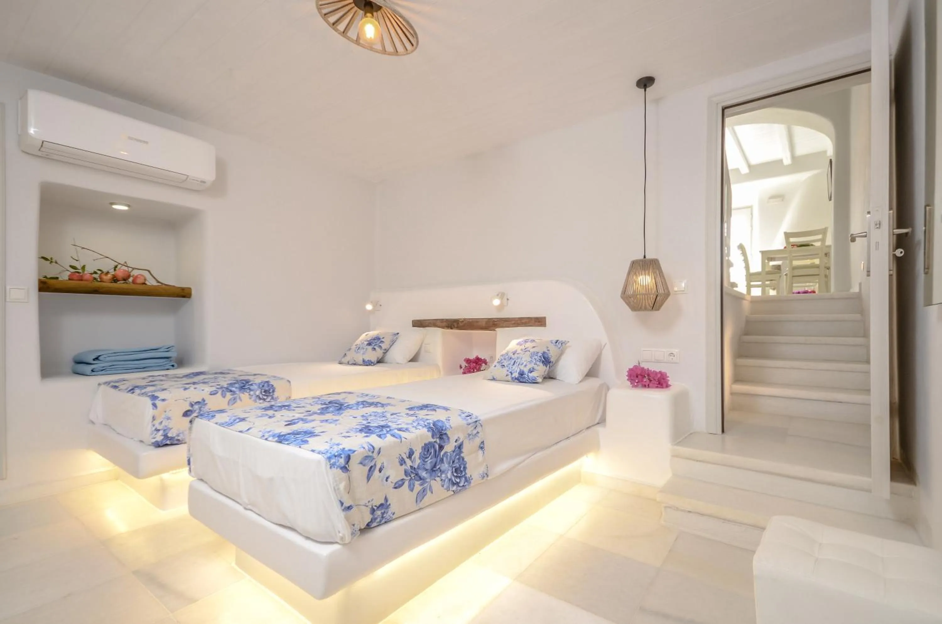 Bed in Naxian Queen Luxury Villas & Suites