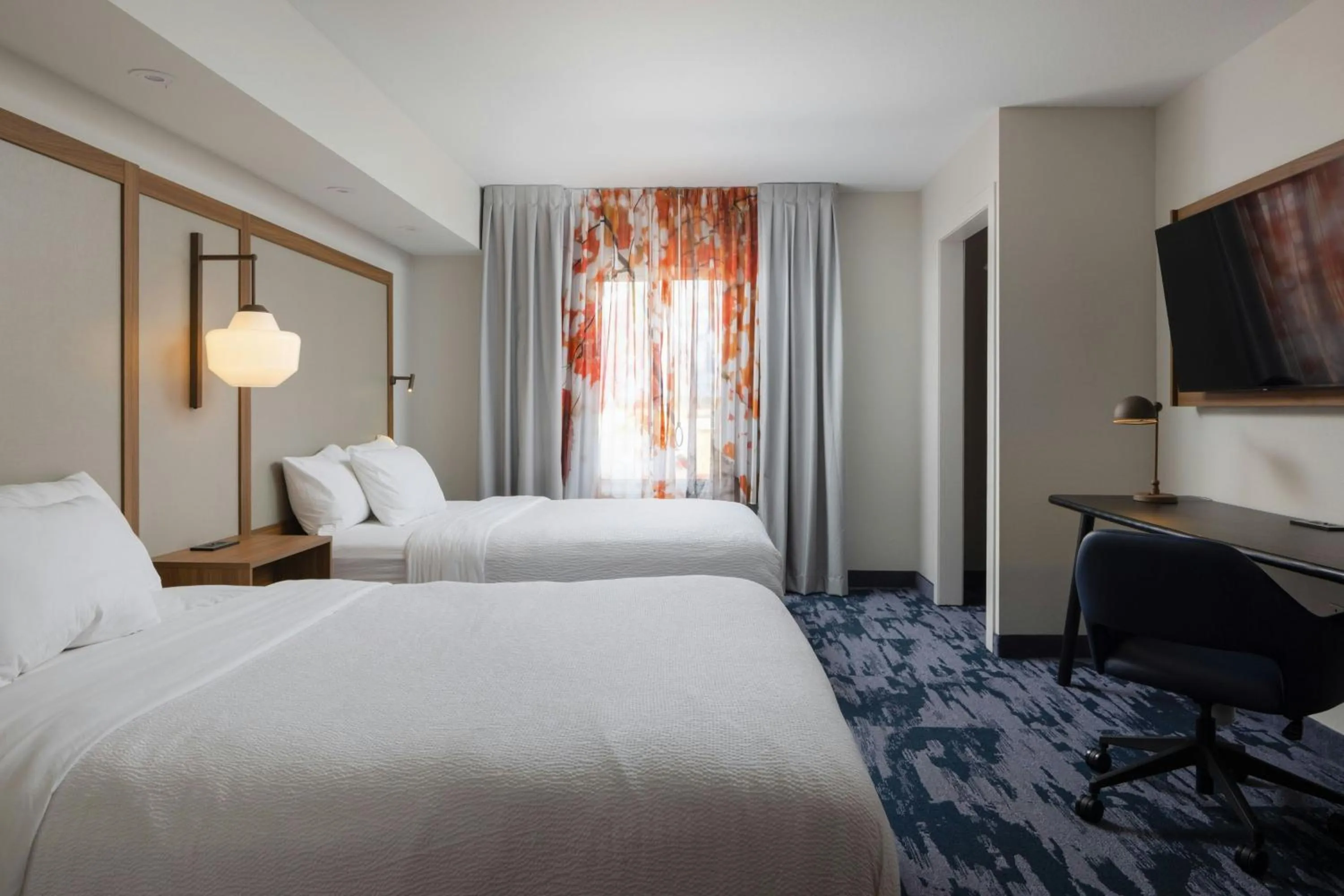 Photo of the whole room, Bed in Fairfield Inn and Suites by Marriott Fort Wayne