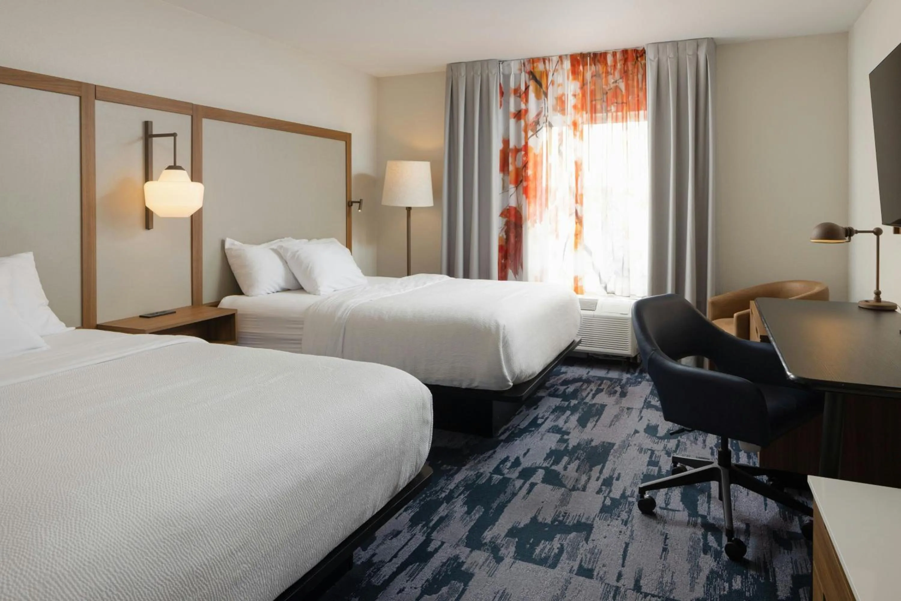 Photo of the whole room, Bed in Fairfield Inn and Suites by Marriott Fort Wayne