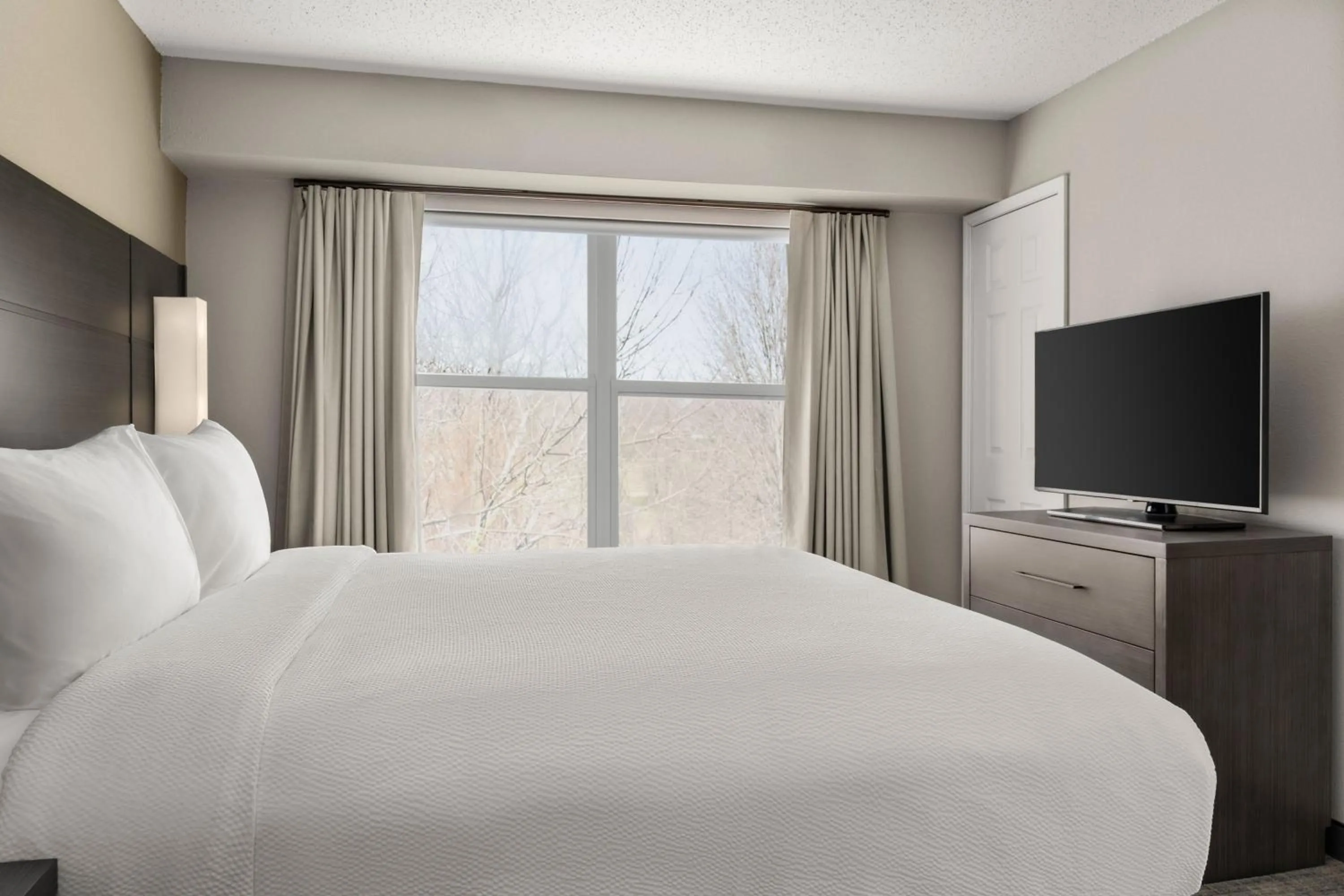 Bedroom, Bed in Residence Inn by Marriott Davenport