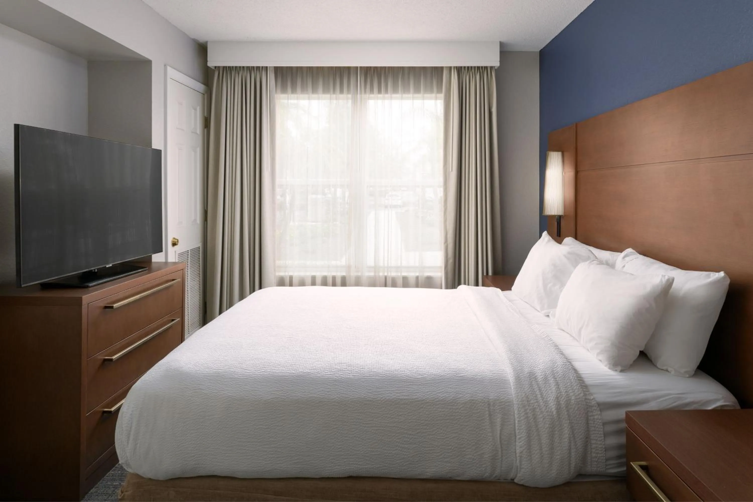 Bedroom, Bed in Residence Inn by Marriott Lakeland