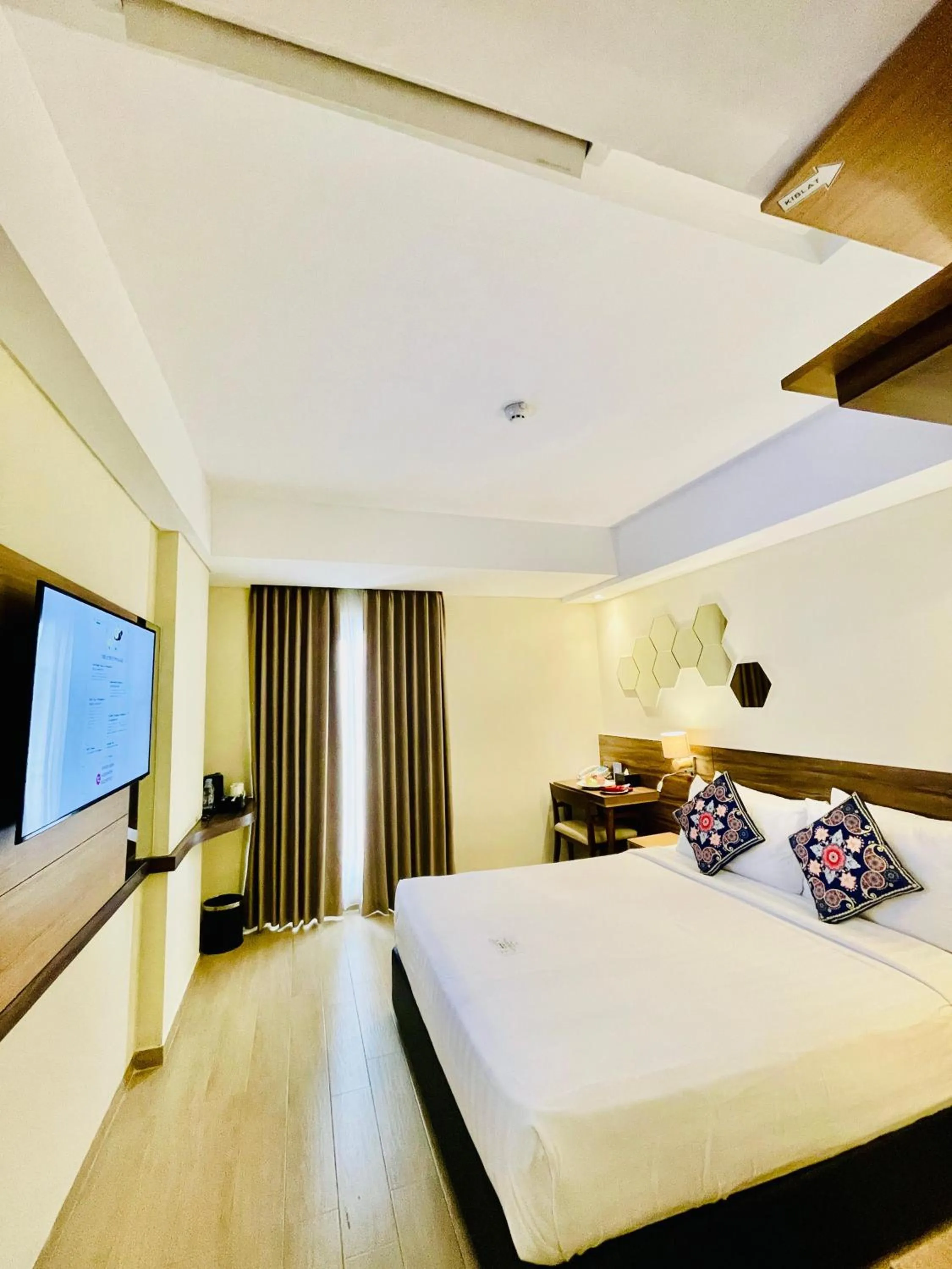 Bedroom in Golden Tulip Essential Tangerang