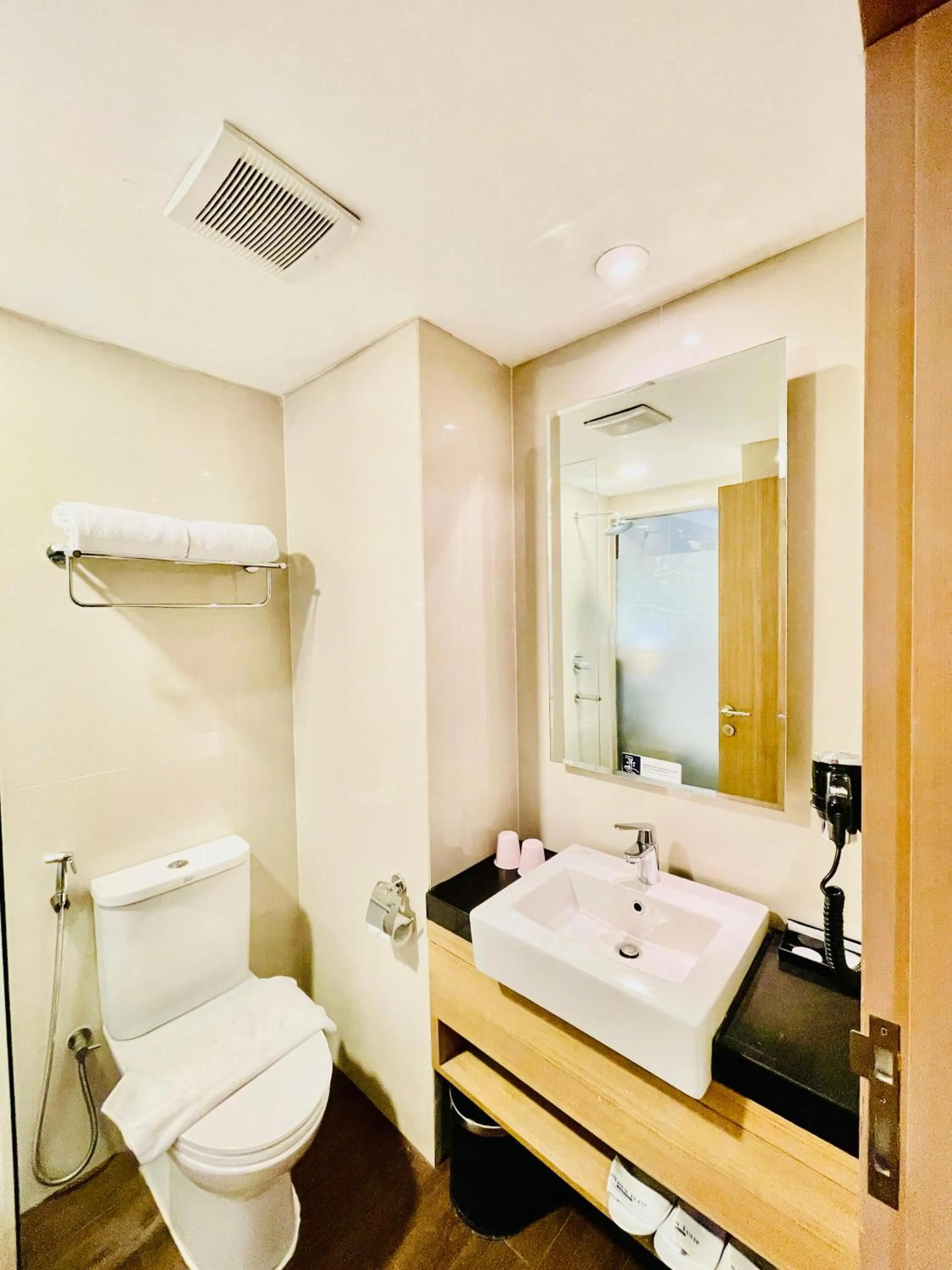 Bathroom in Golden Tulip Essential Tangerang